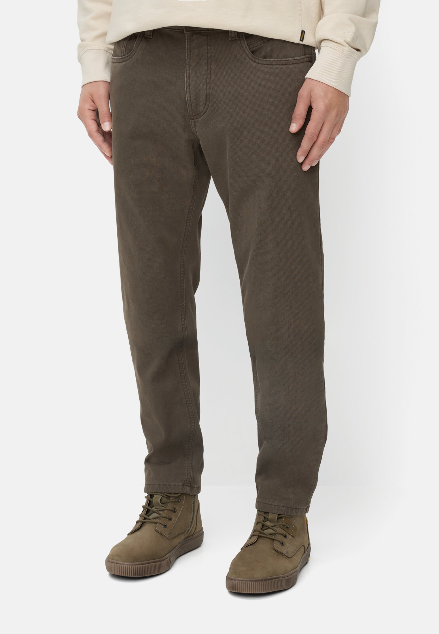 Heren Regular fit 5-pocket thermobroek Donkerbruin gedragen voor
