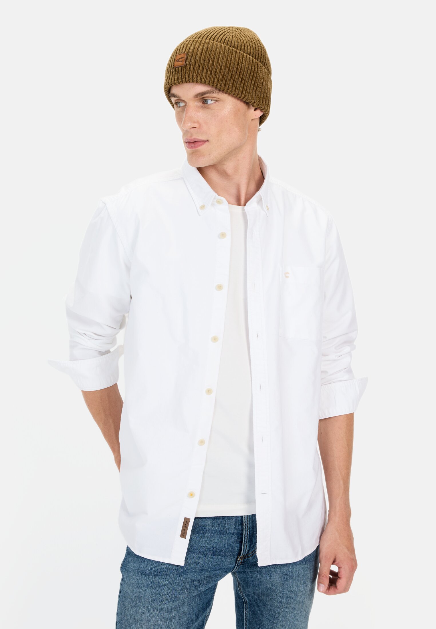 Herren Oxford Hemd aus zertifiziertem Organic Cotton Weiß getragen vorn