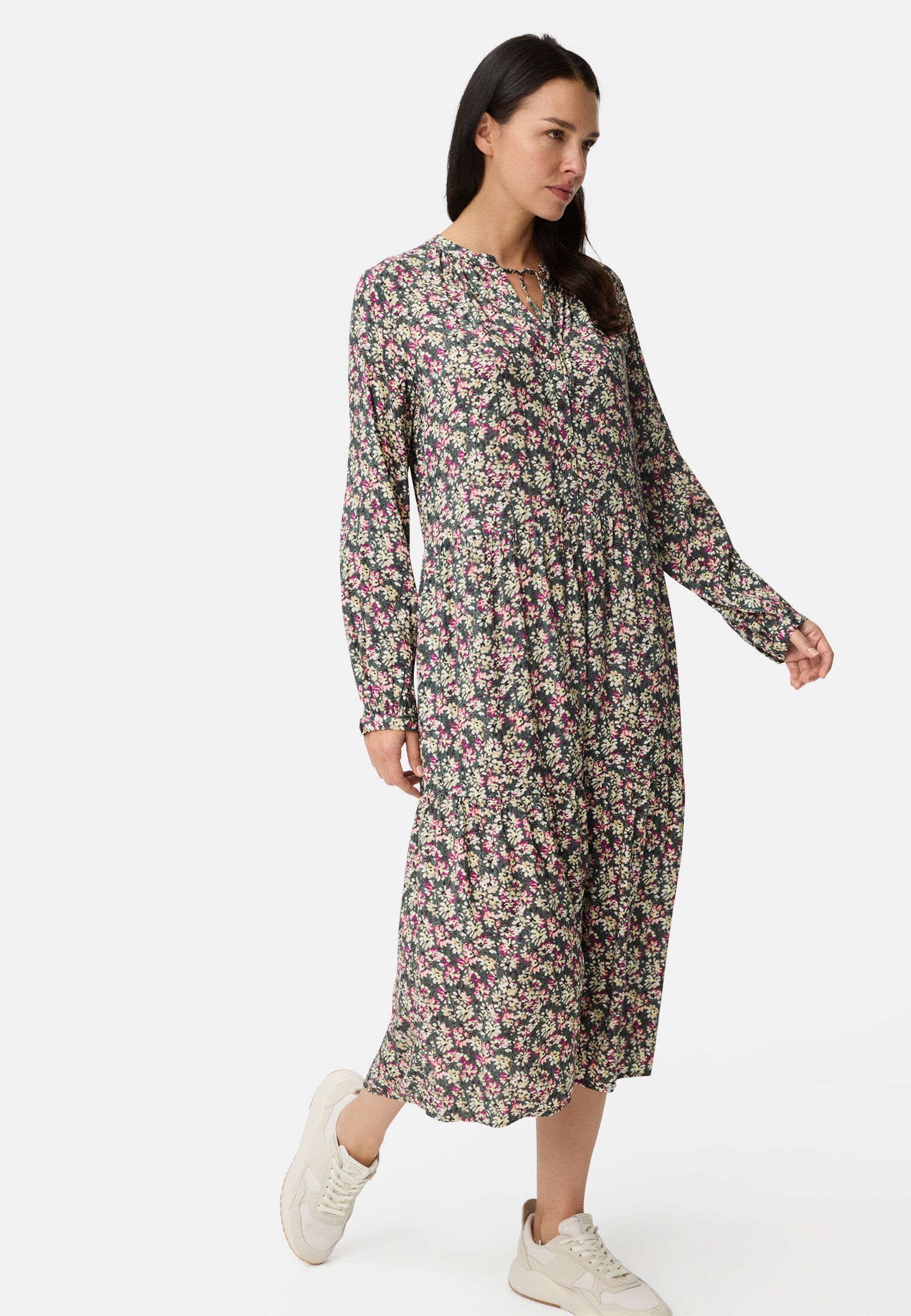 Women Long-sleeved dress made of pure viscose Flower print worn emotional