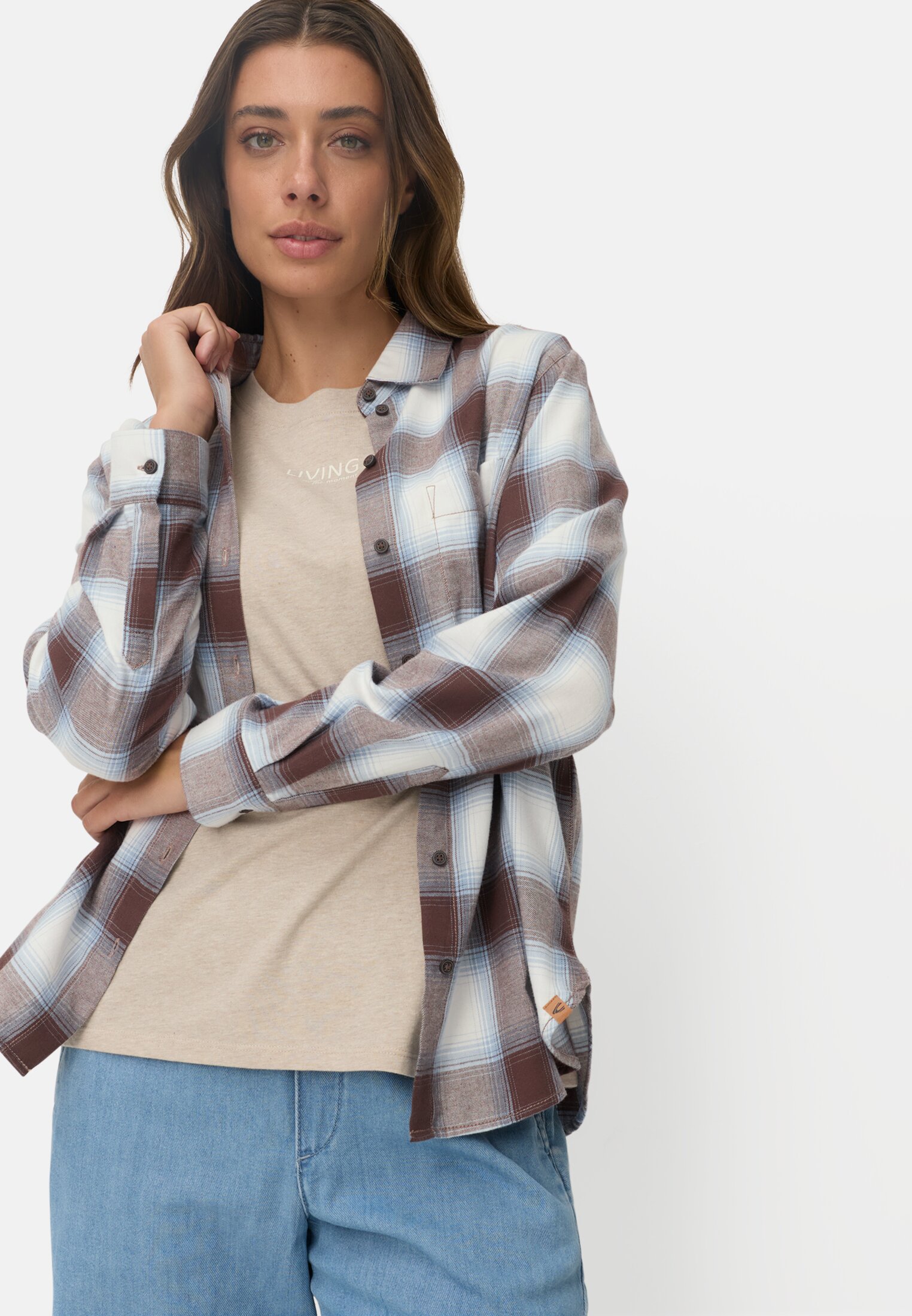 Damen Bluse mit Brusttasche Braun getragen emotional