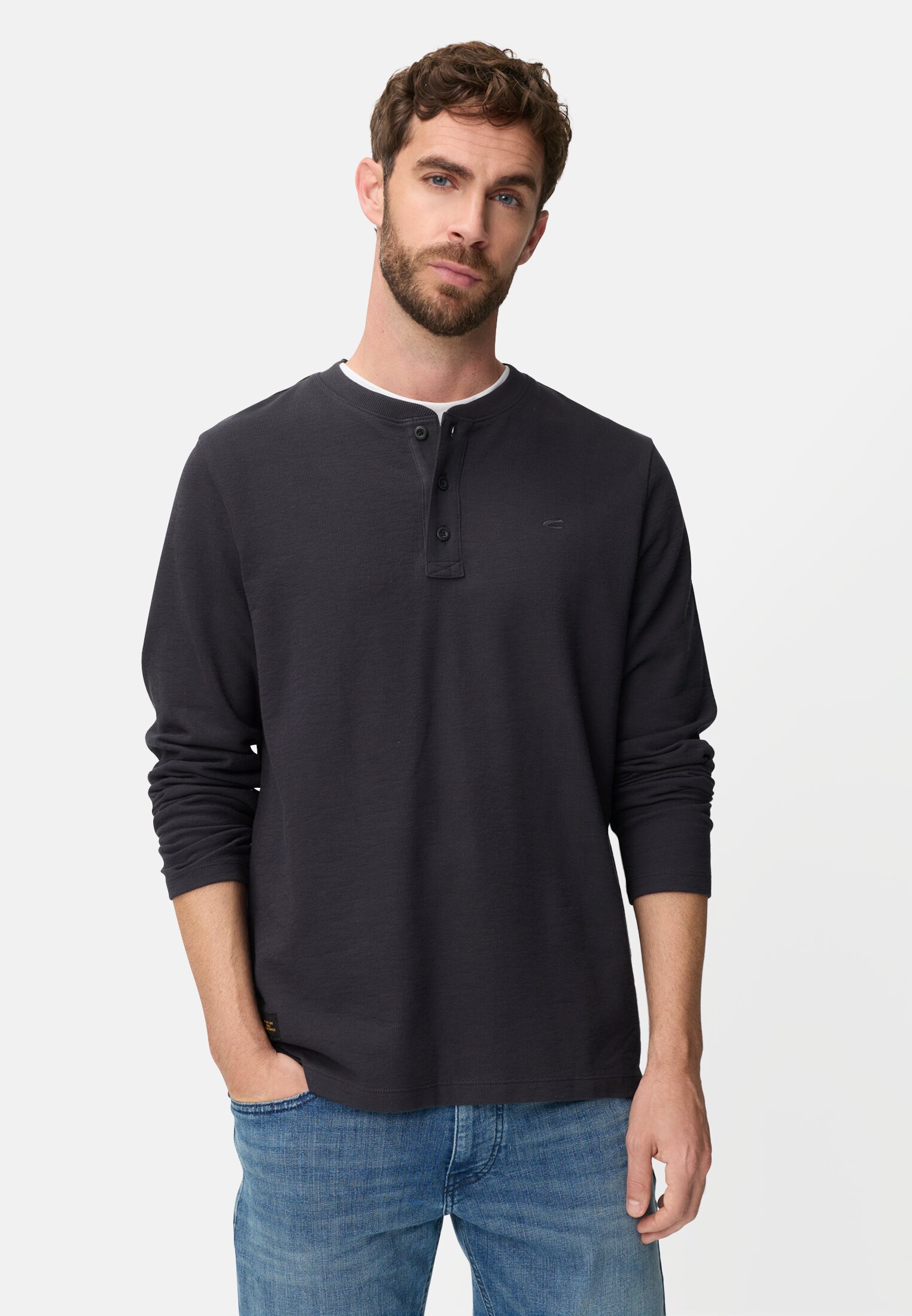 Heren Henleyshirt met knoopsluiting Donkerblauw gedragen voor