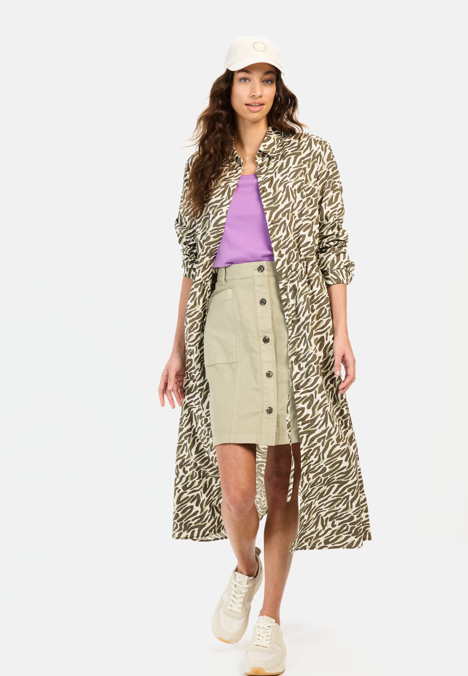 Vrouwen Lang overhemdjurk met all-over print Olijf Beige gedragen emotional 