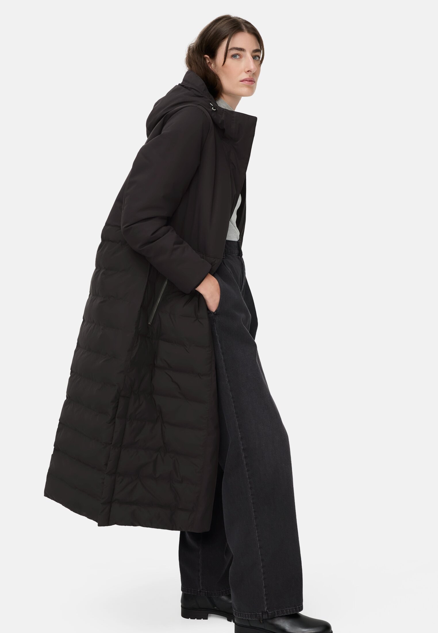 Damen Funktionaler Parka mit reflektierenden Details Schwarz getragen emotional