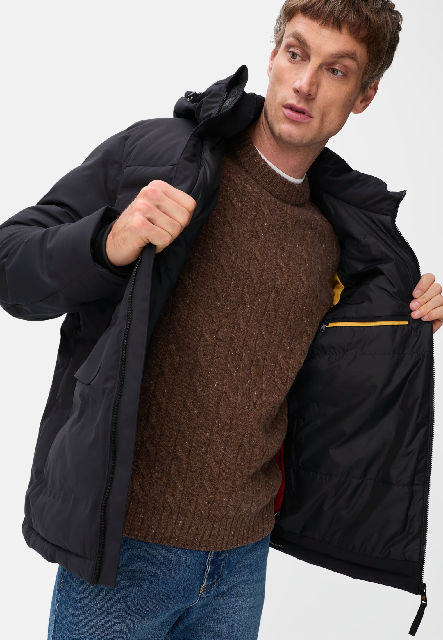 Herren teXXXactive® Funktionsjacke mit versiegelten Nähten Dunkelblau getragen emotional