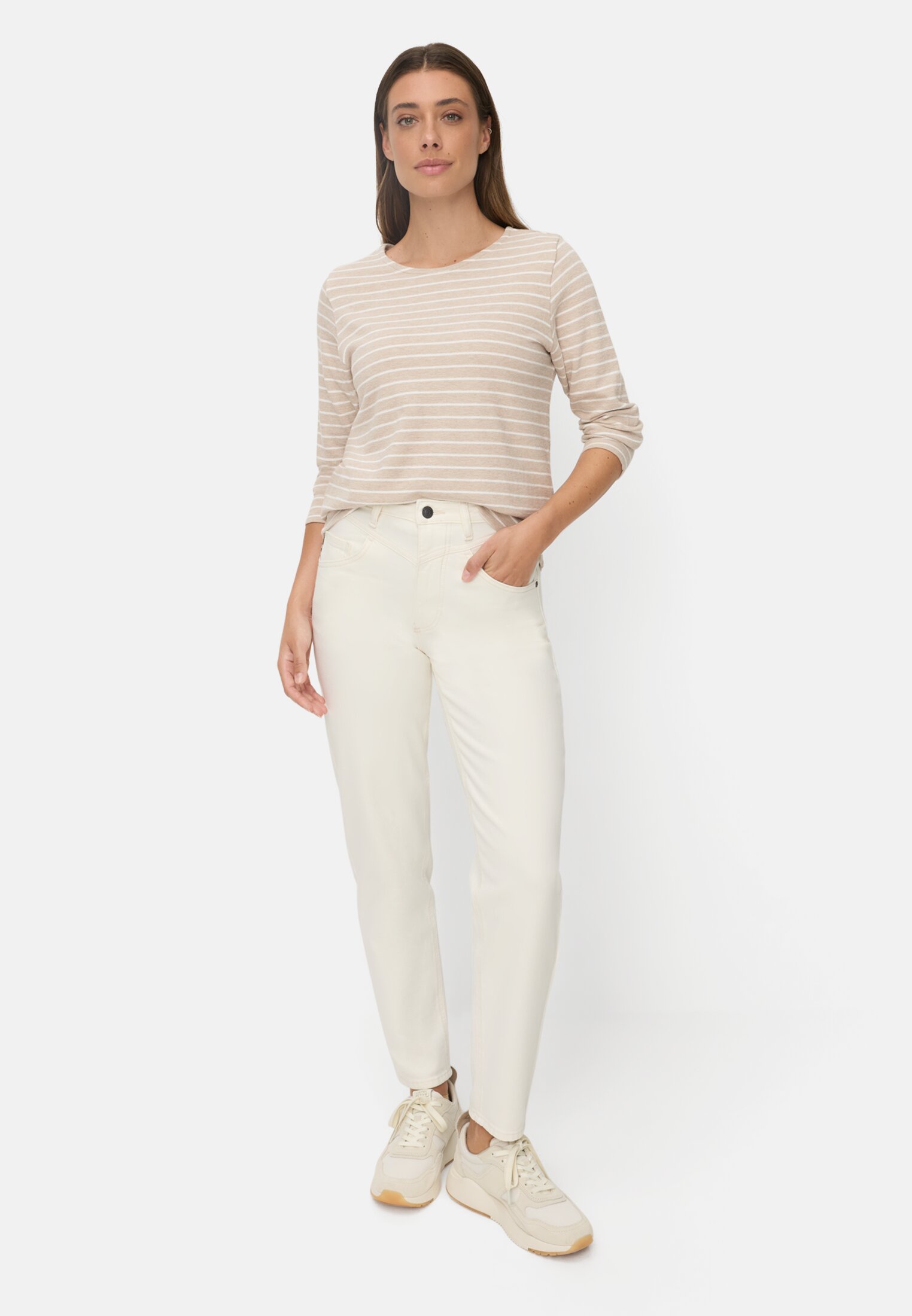Damen Jerseyshirt aus 100% Baumwolle Beige getragen vorne Ganzkörper