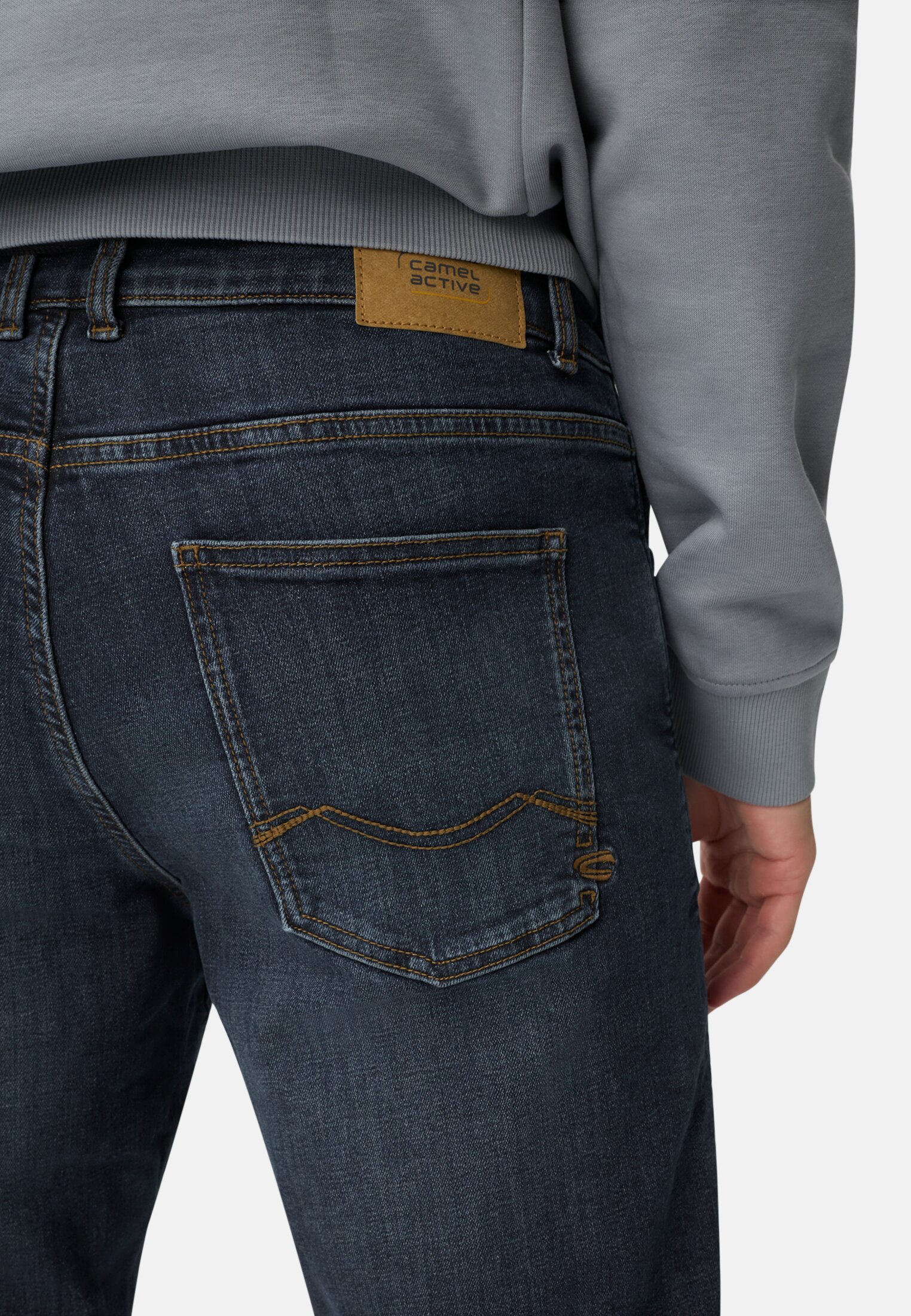 Herren 5-Pocket-Hose mit Thermo-Funktion Indigo Blau getragen detailliert nah