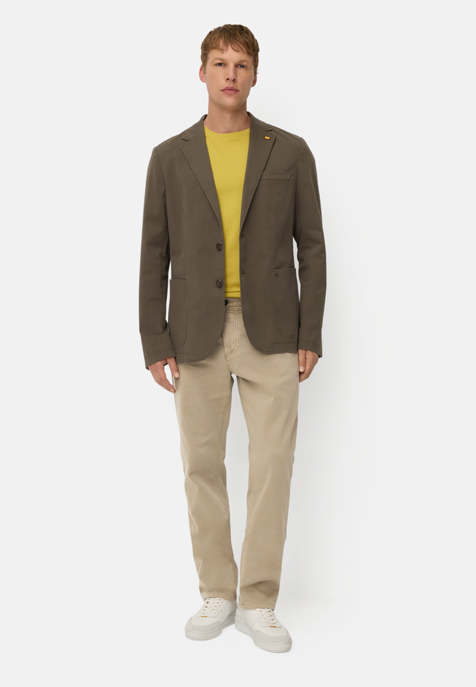 Heren Regular Fit fleXXXactive©broek Beige gedragen voor lichaam compleet