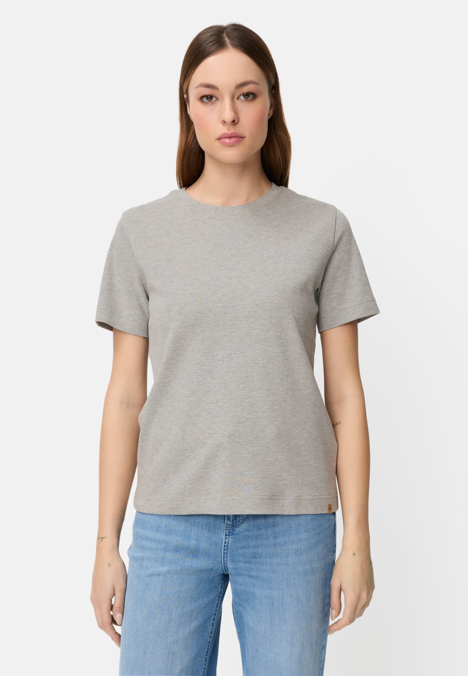 Vrouwen Basic Shirt gemaakt van Organic Cotton Grau gedragen voor