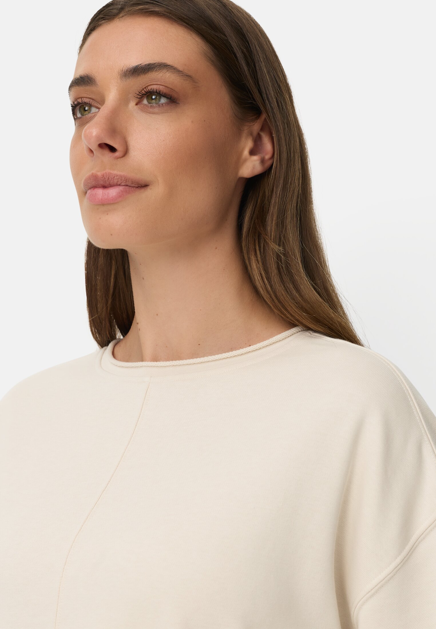 Damen Sweatshirt aus Baumwollgemisch Hafer getragen detailliert nah