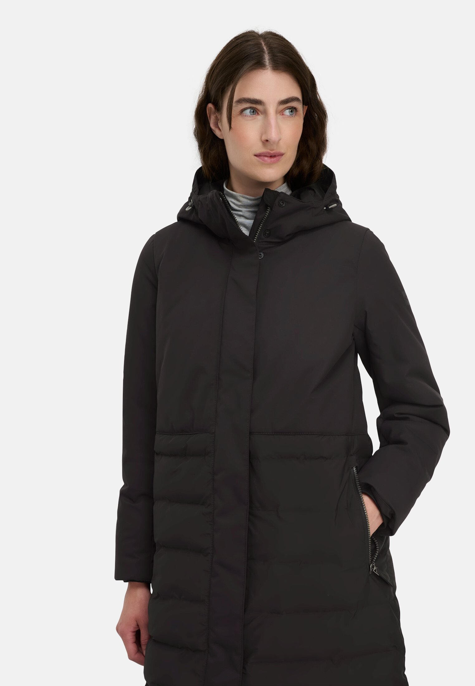 Damen Funktionaler Parka mit reflektierenden Details Schwarz getragen detailliert nah