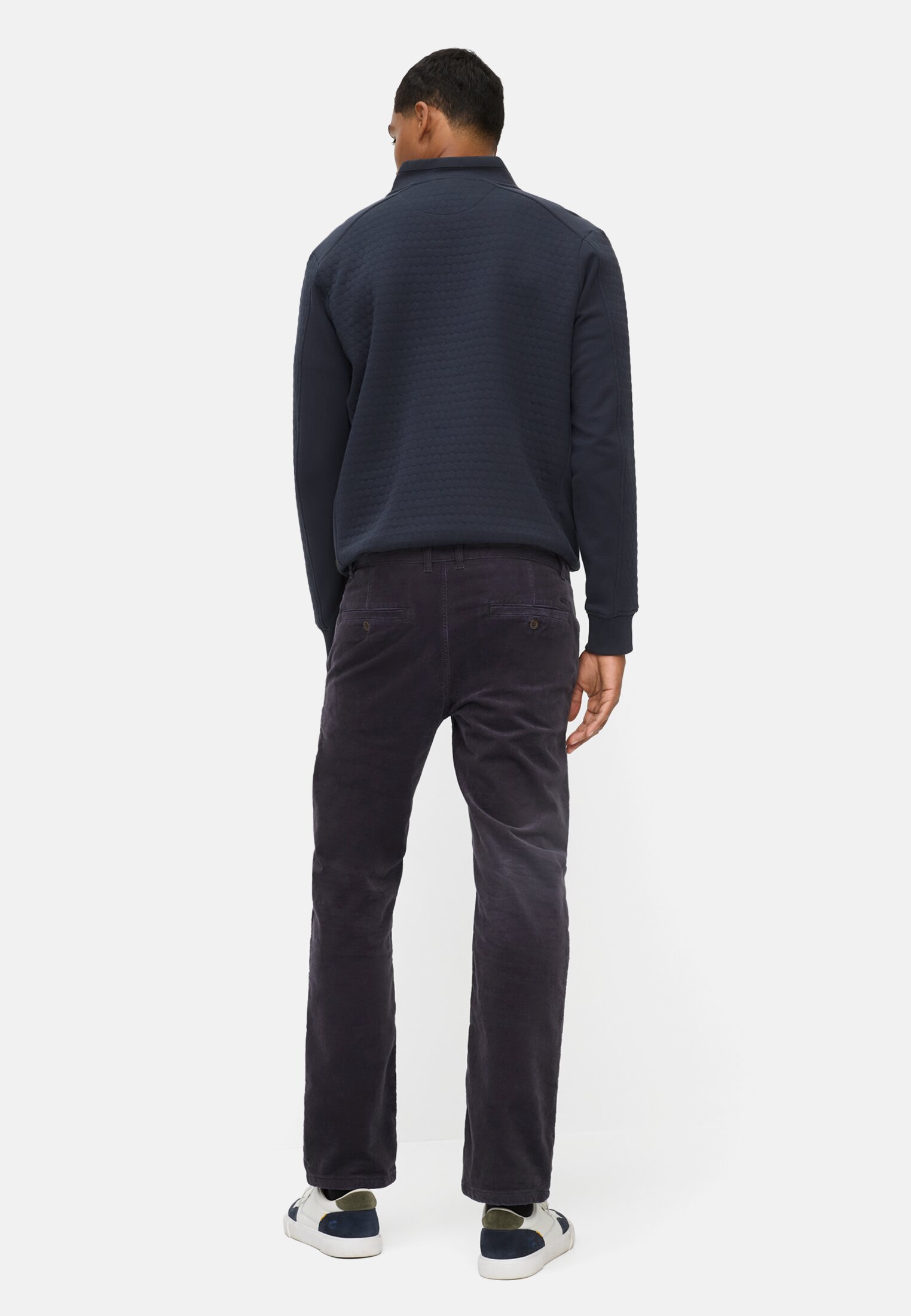 Herren Chino Thermo mit wärmeisolierender Funktion Navyblau getragen hinten