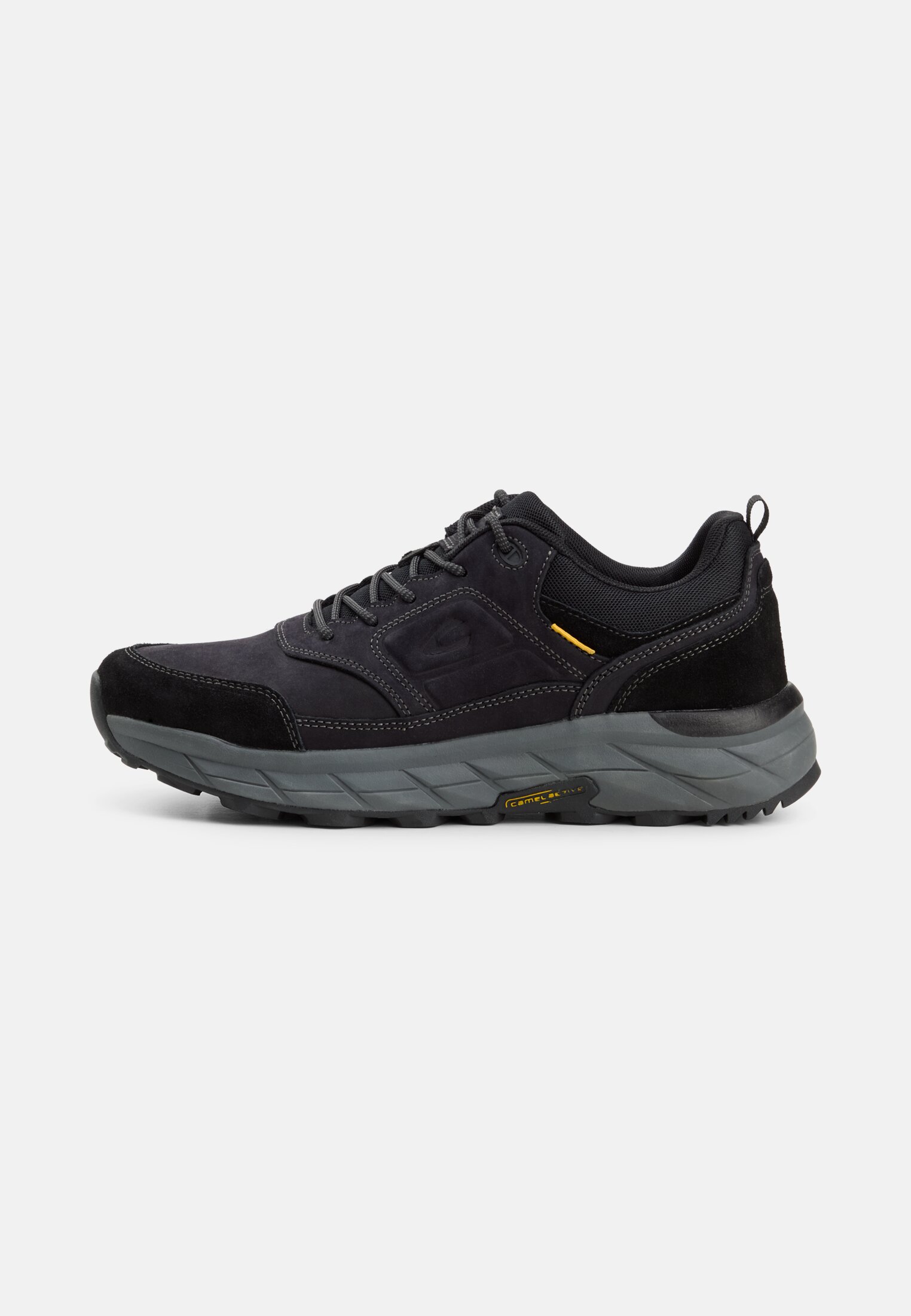 Herren Sneaker aus Leder Schwarz frontal vorn