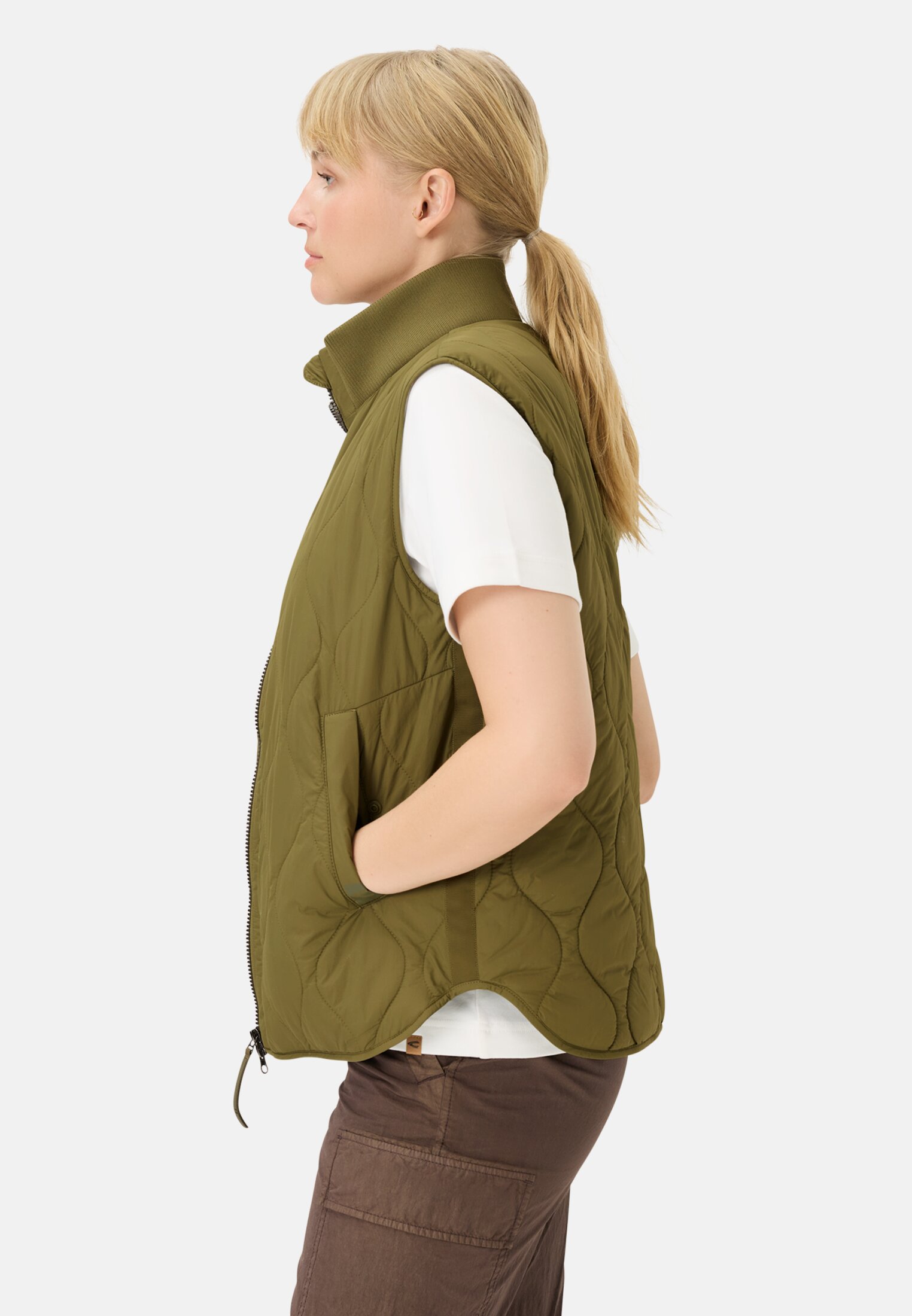 Women Vest with stand-up collar Olive worn emotional