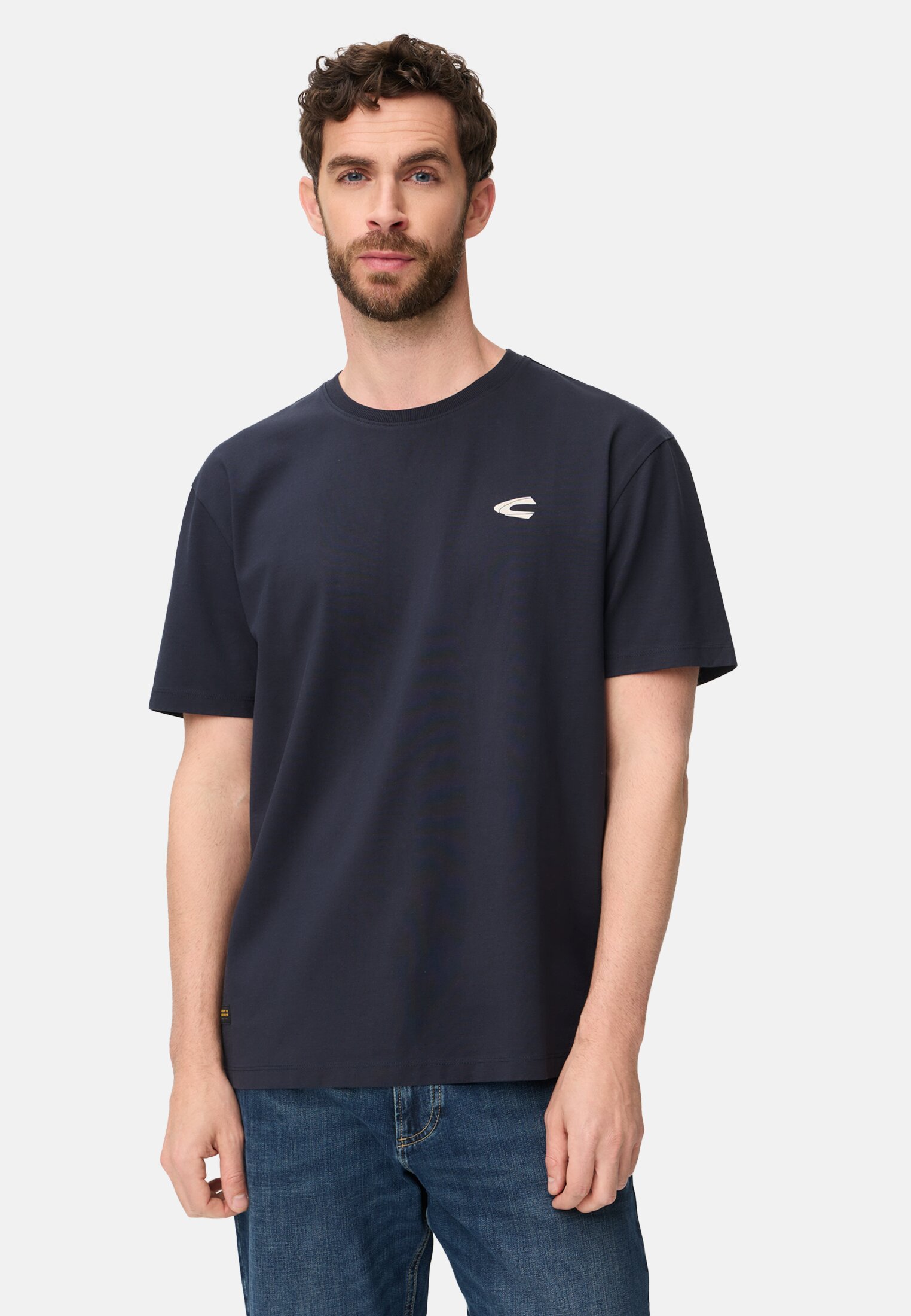 Herren T-Shirt mit Rückenprint Dunkelblau getragen vorn