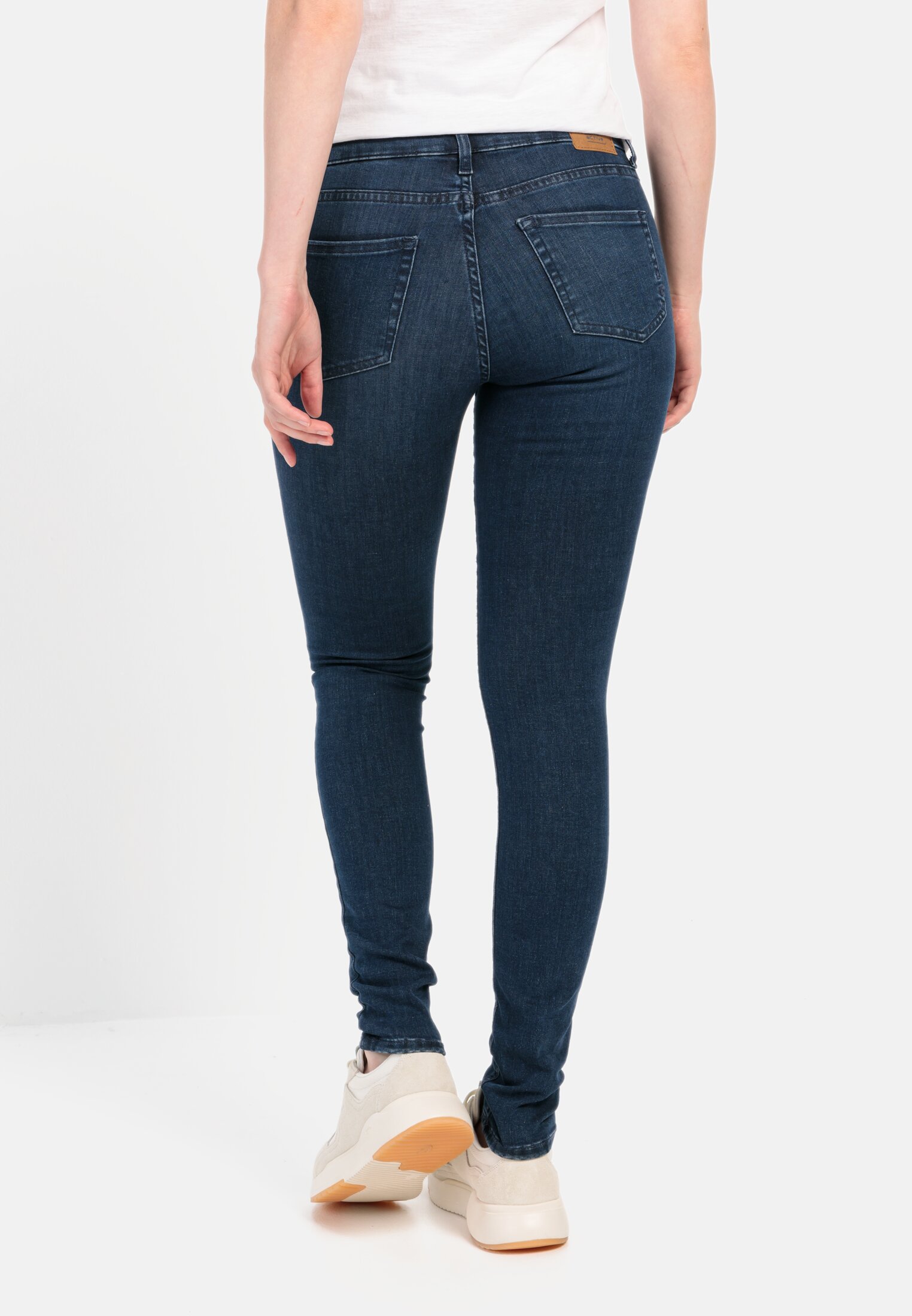 Vrouwen Slank gesneden jeans Blau gedragen achter