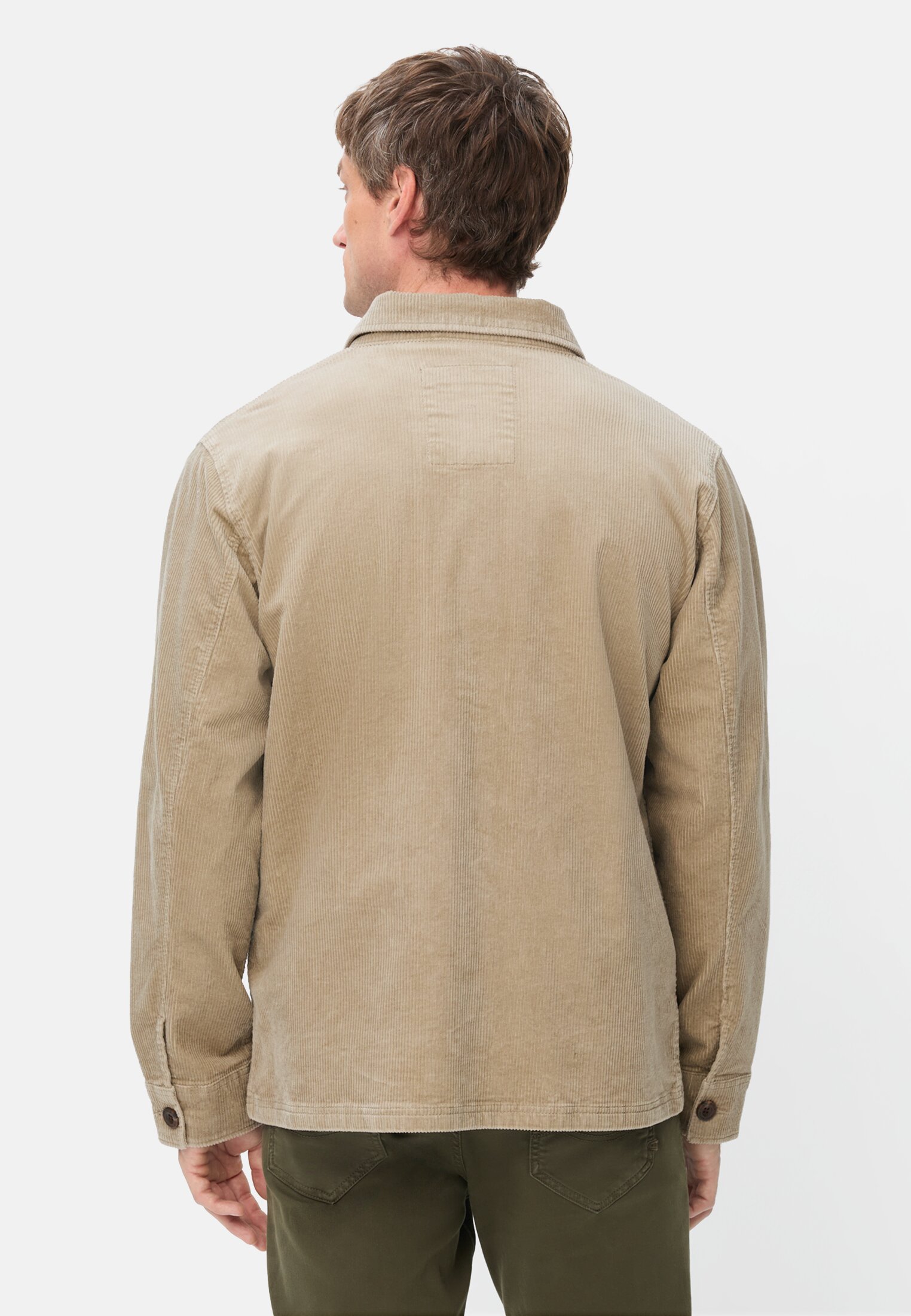 Herren Workwear Overshirt aus Cord Beige getragen hinten