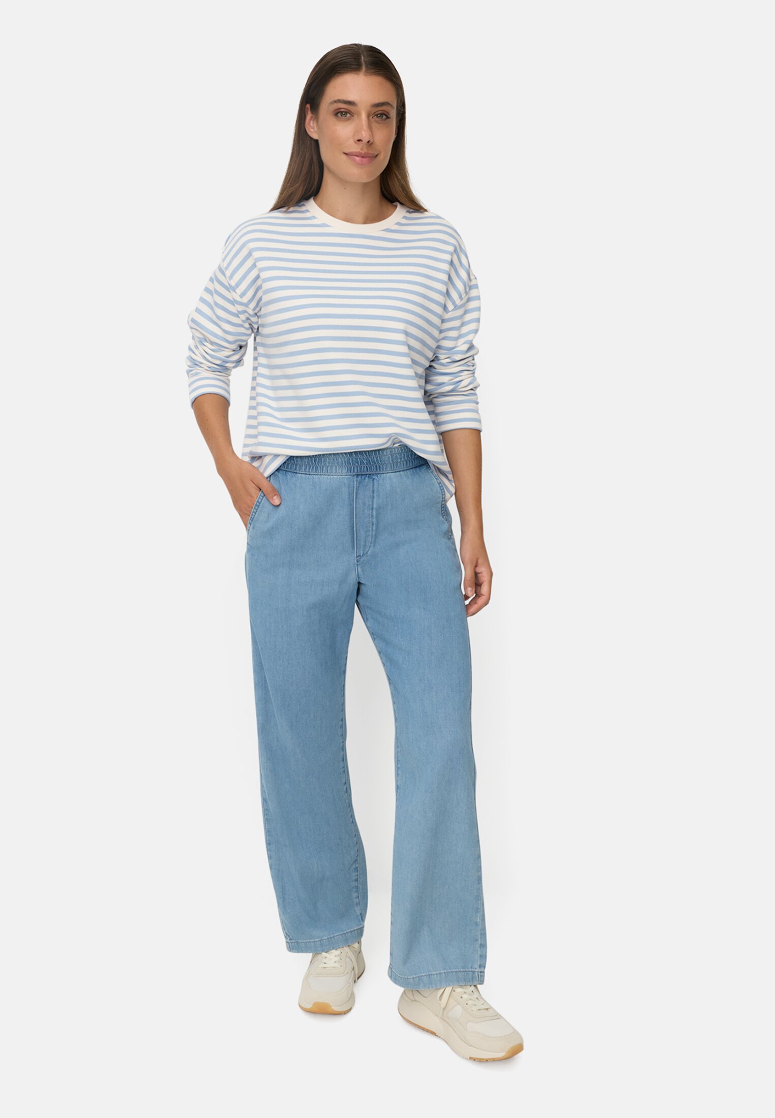 Vrouwen Sweatshirt van een katoenmix Lichtblauw gedragen voor lichaam compleet