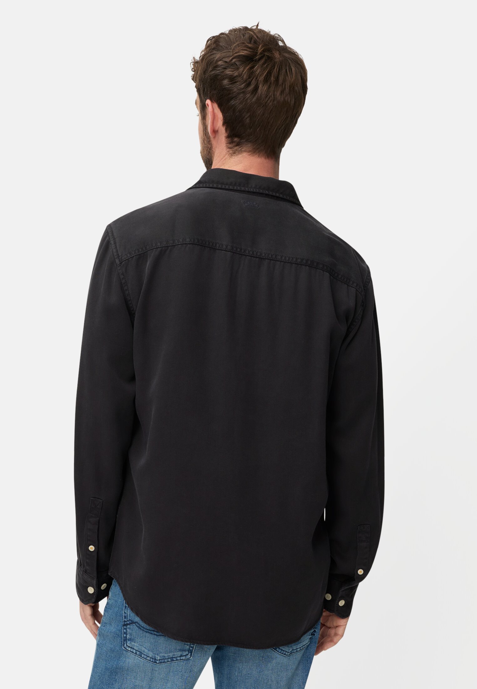 Herren Langarmhemd mit Brusttasche Nachtblau getragen hinten