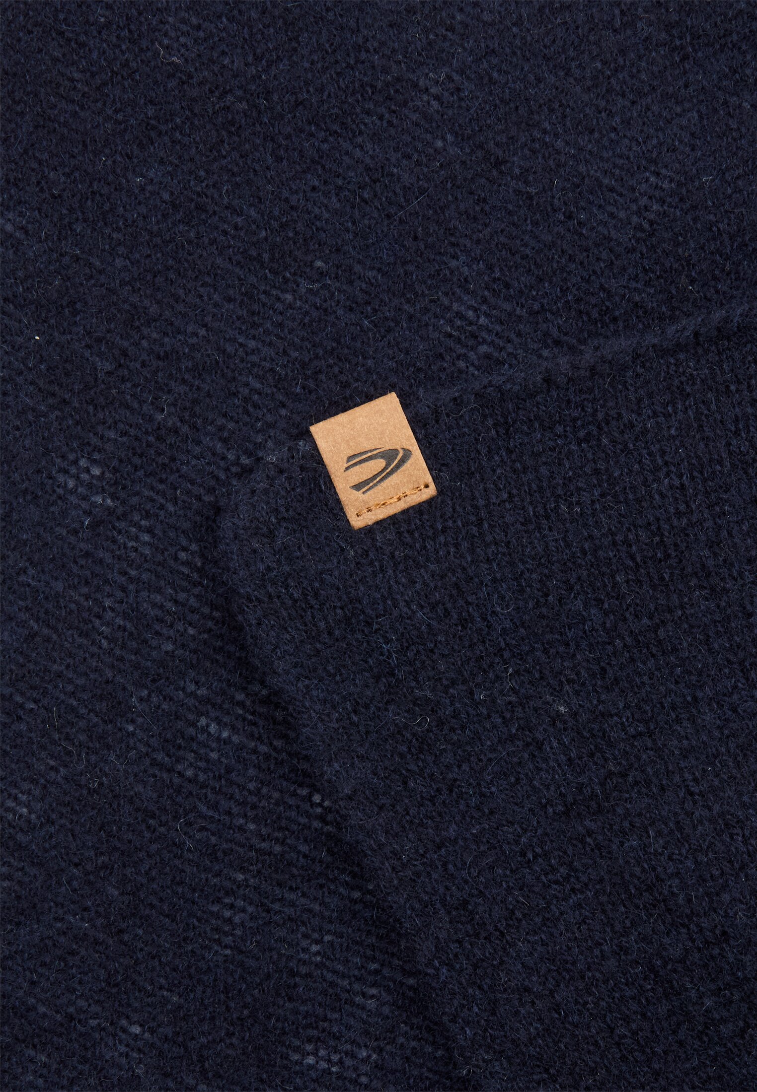 Vrouwen Cashmere sjaal gemaakt van zacht polyester met een gebreide uitstraling Nachtblauw achter dichtbij