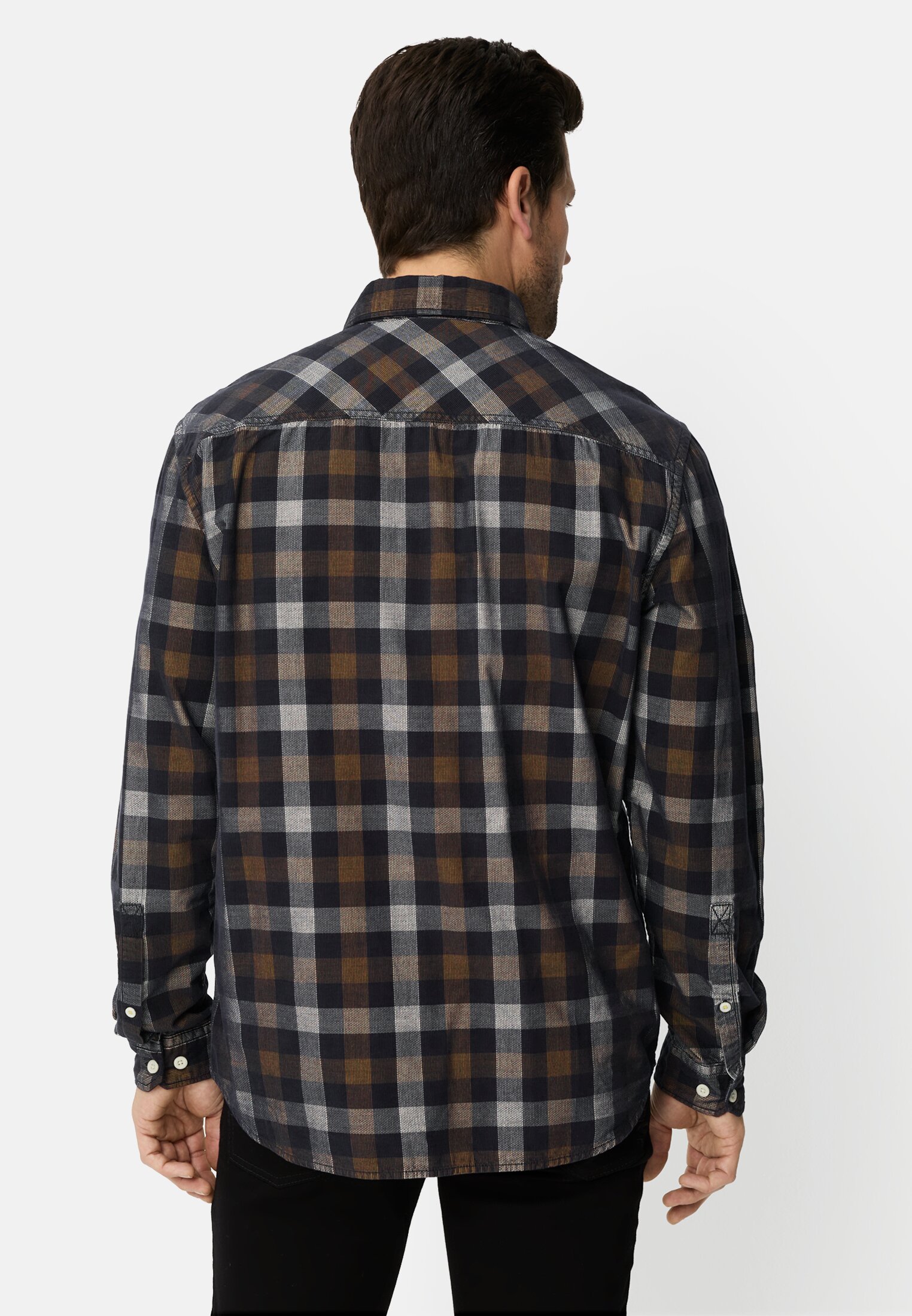 Heren Geruit overhemd met lange mouwen en borstzak Donkerbruin gedragen achter