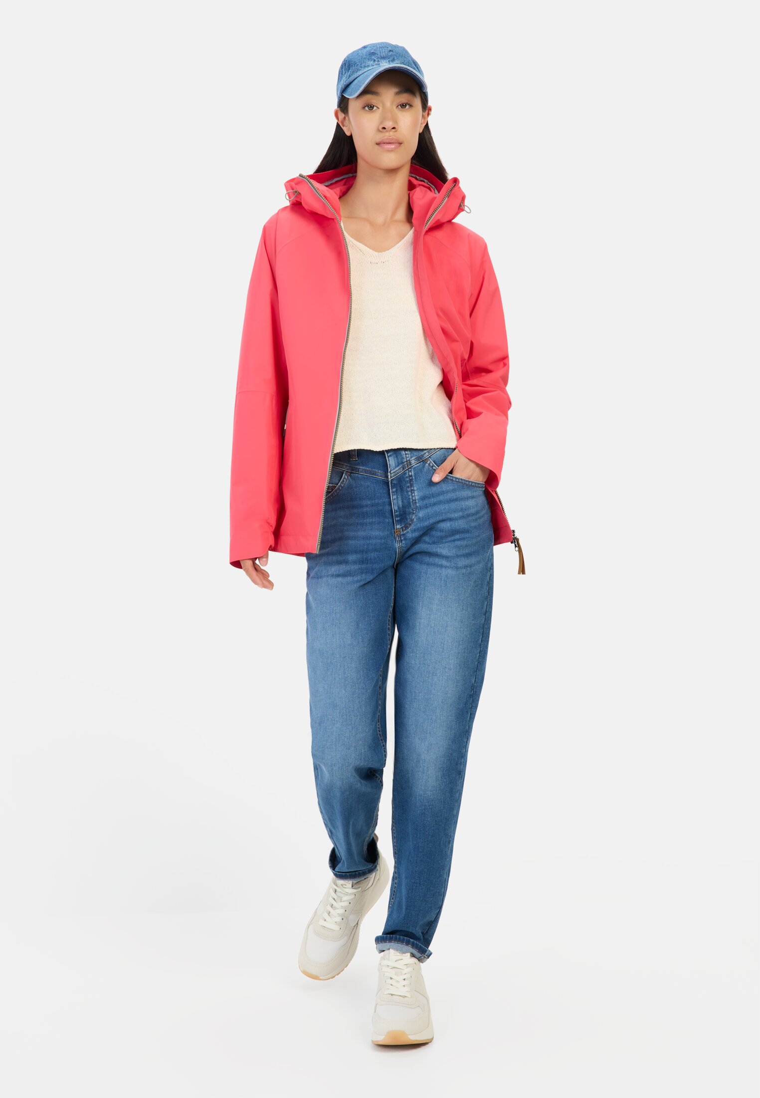 camelactive_Jacke_Teaberry_320204-5O64-59_M3 Damen teXXXactive® Funktionsjacke aus Polyester Rot getragen vorne Ganzkörper