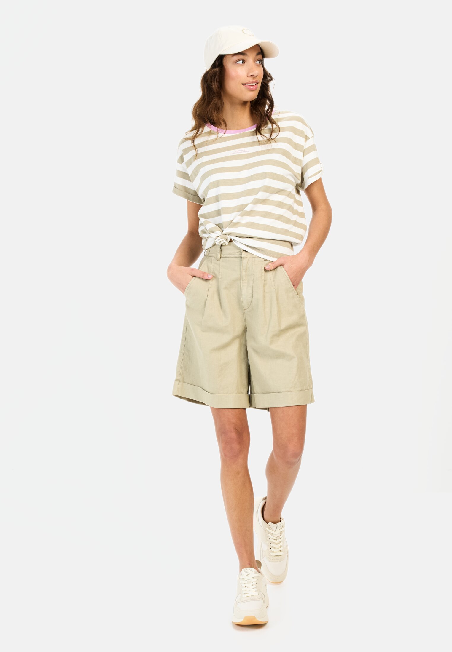 MI_397110-5F98-19_M3-03 Women Shorts made from a linen blend Beige worn front full body