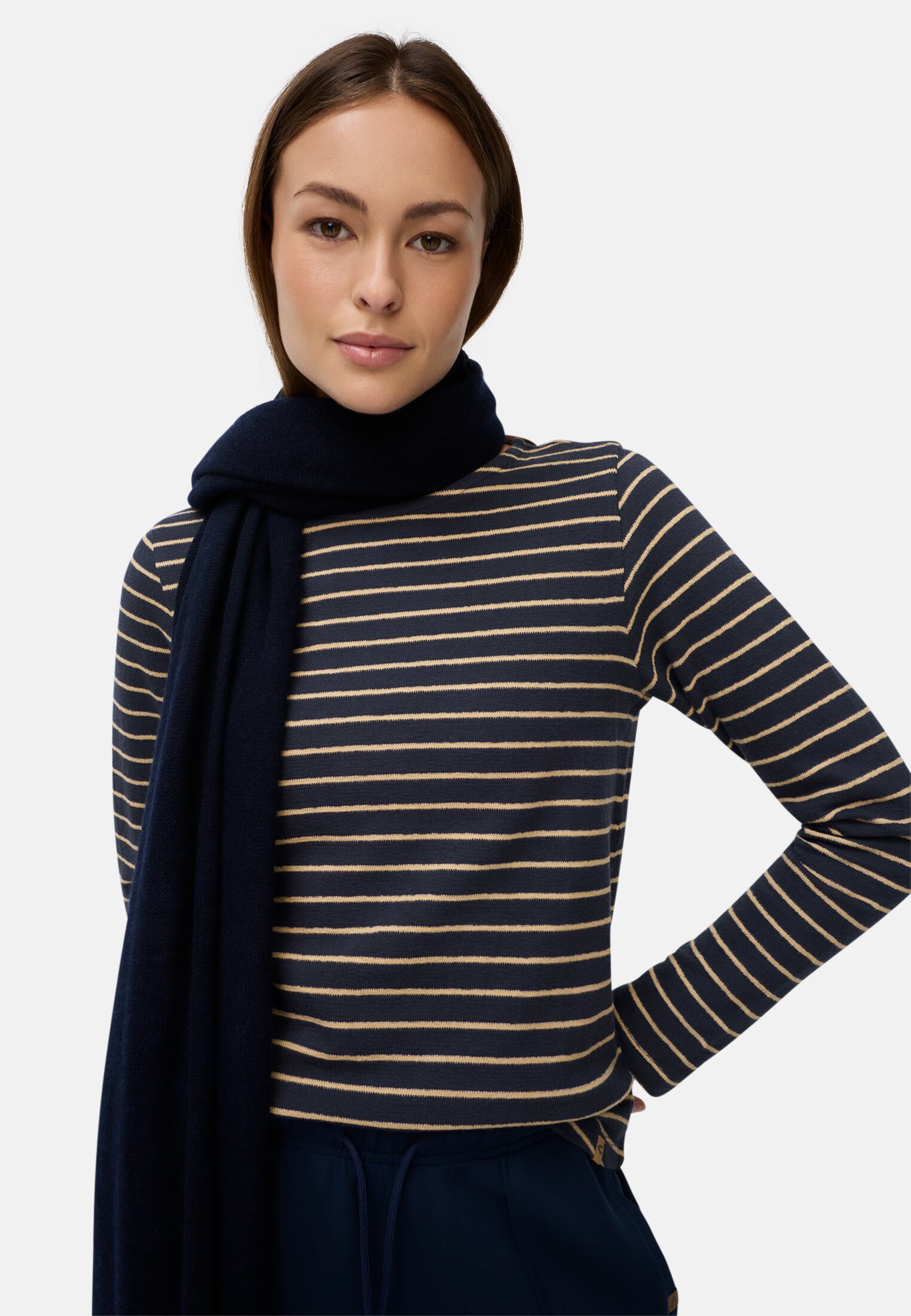 Women Long-sleeve T-shirt made of organic cotton Blue striped worn emotional