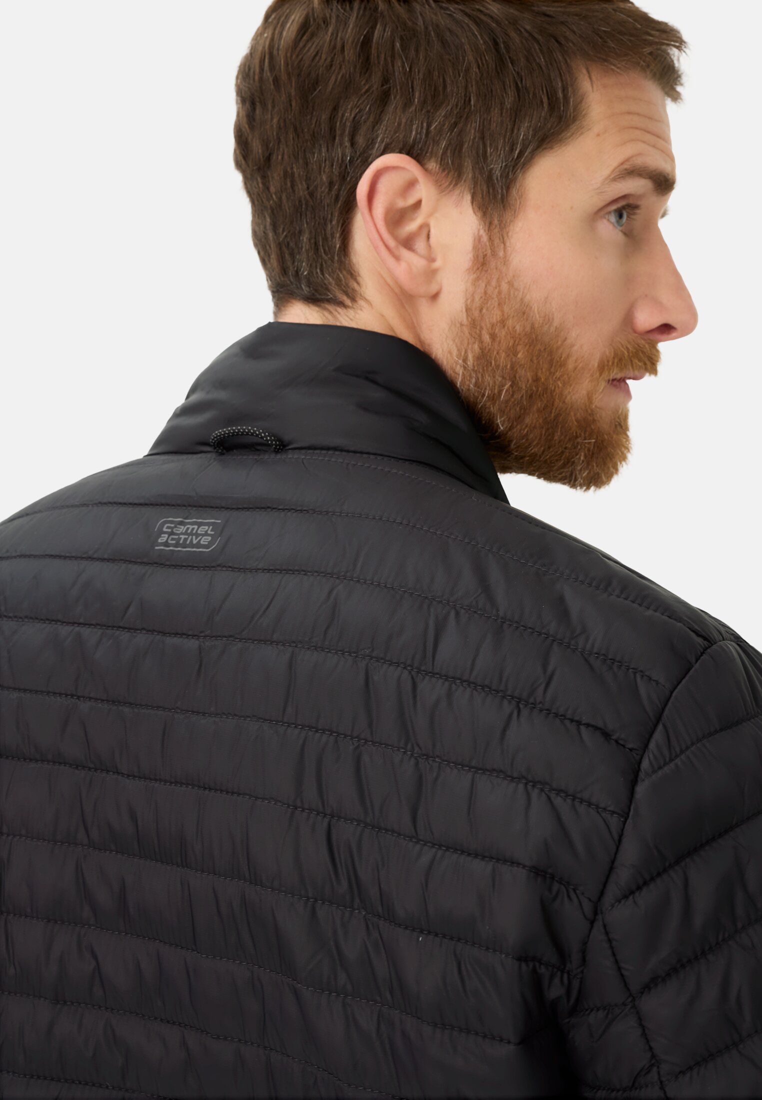 Heren Steppjas met waterafstotende functie Zwart gedragen detail dichtbij  