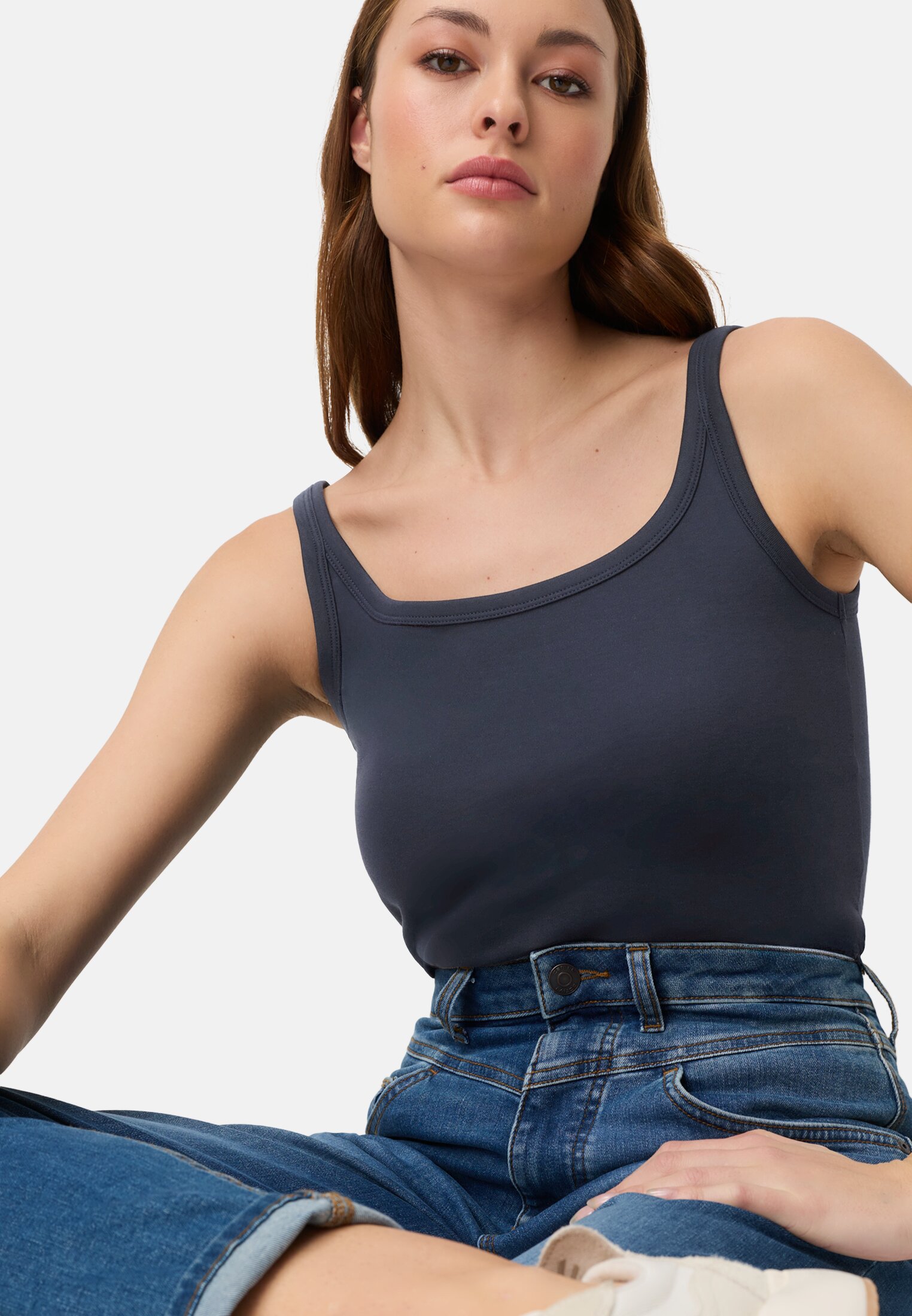 Damen Top aus Bio Baumwolle Nachtblau getragen emotional