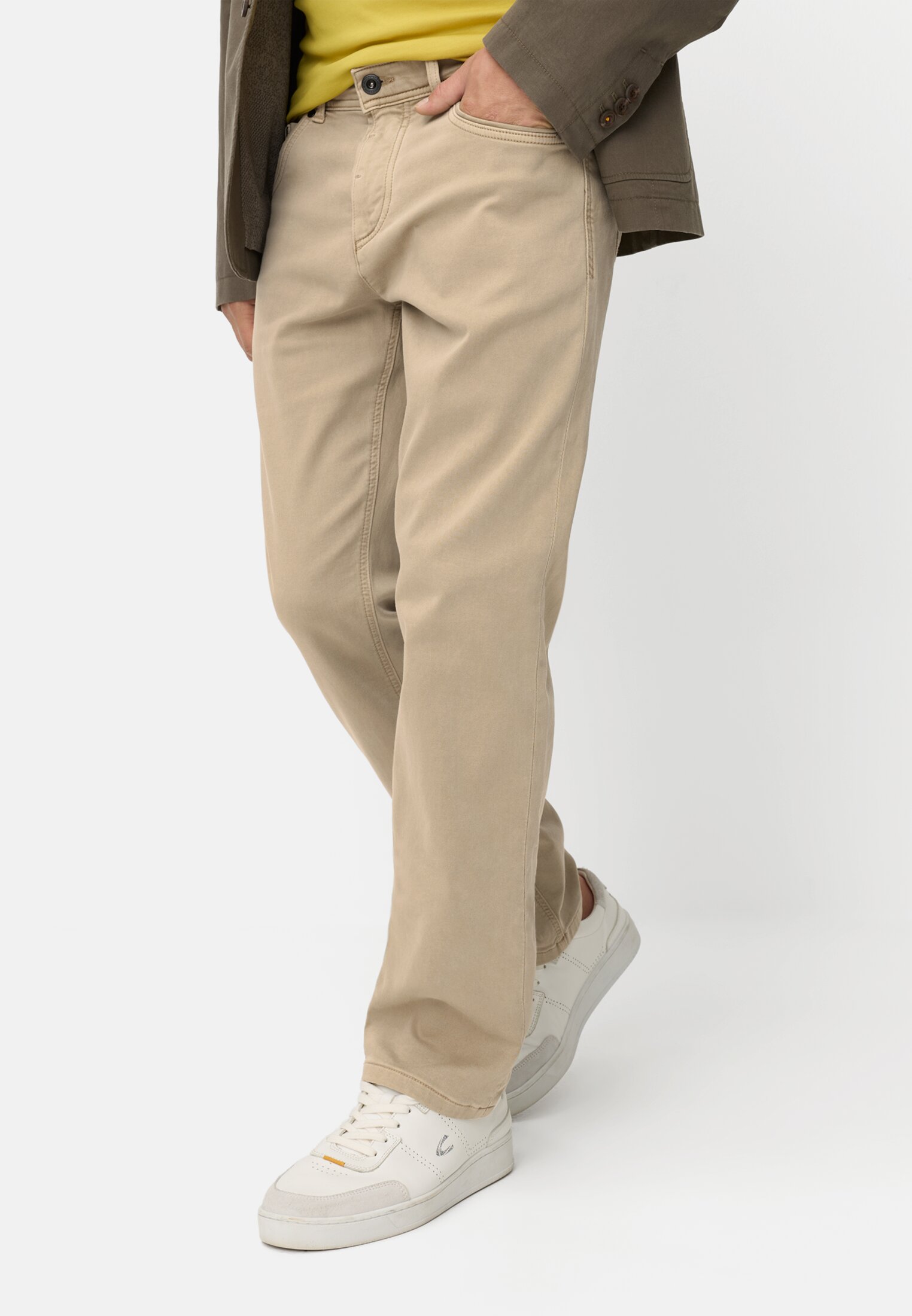 Heren Regular Fit fleXXXactive©broek Beige gedragen emotional