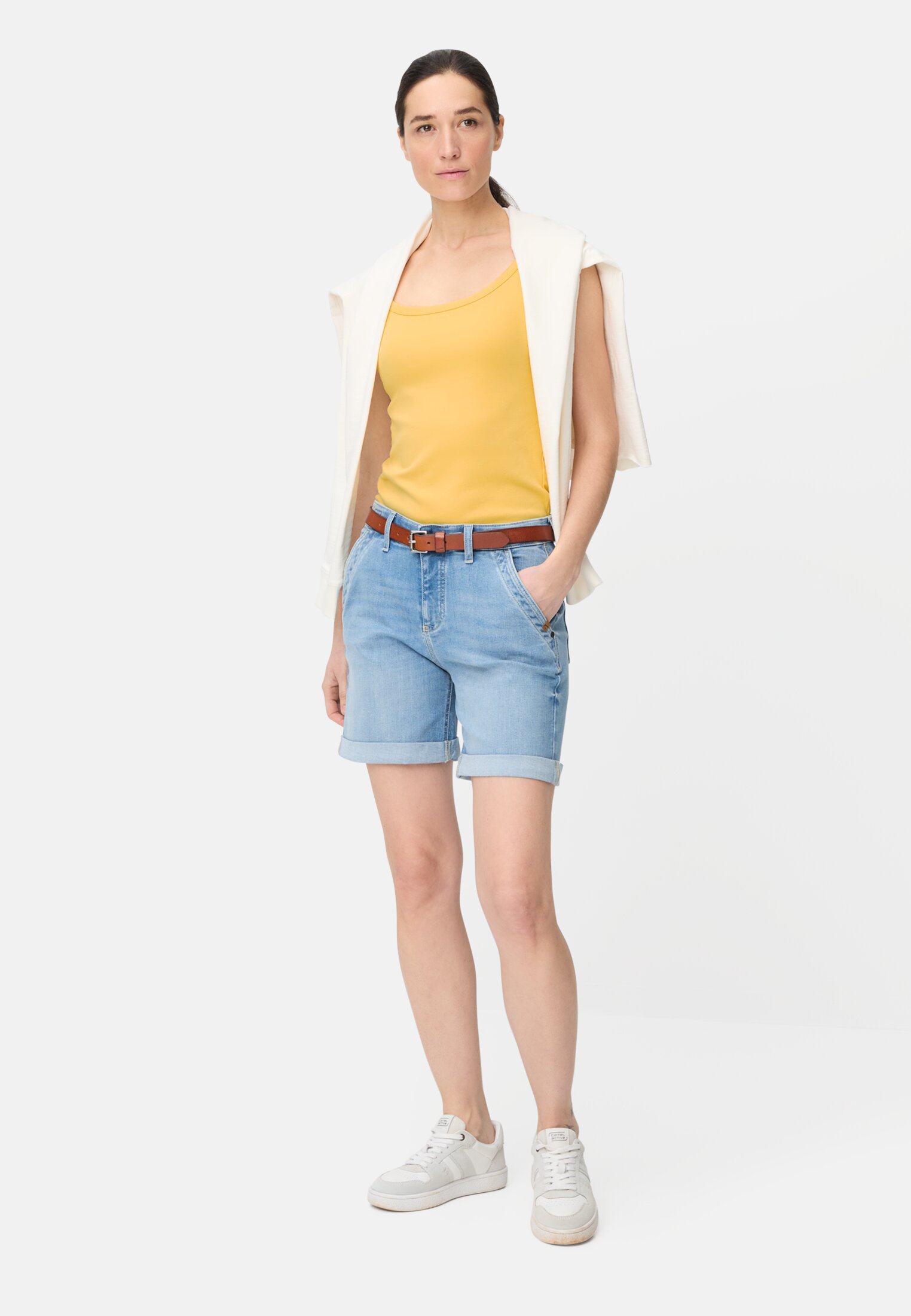 Women Fitted top made of pure cotton Yellow worn front full body