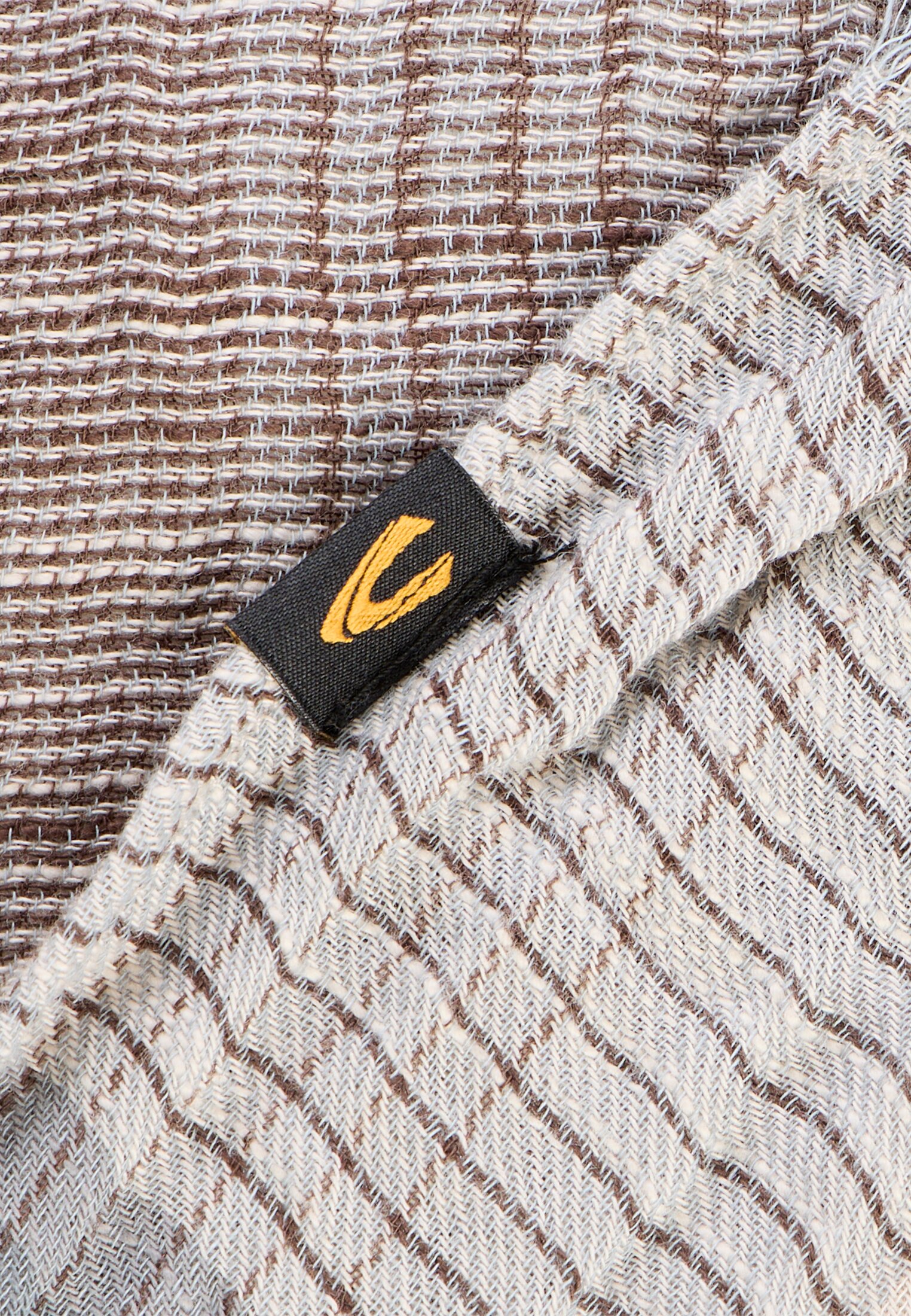 Herren Schal aus reiner Baumwolle Erdbraun hinten nah