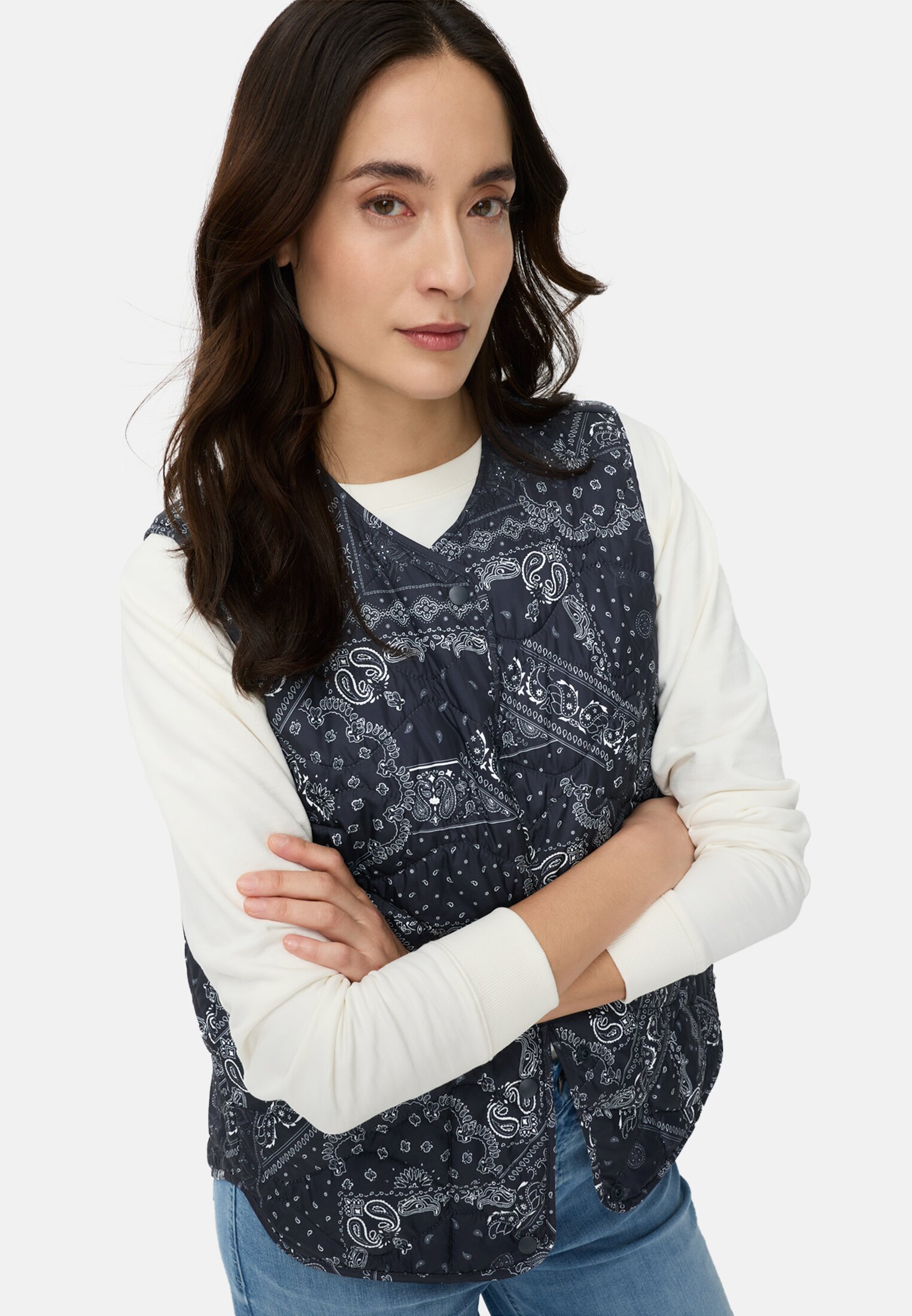 Damen Weste mit Seitentaschen Dunkelblau getragen emotional