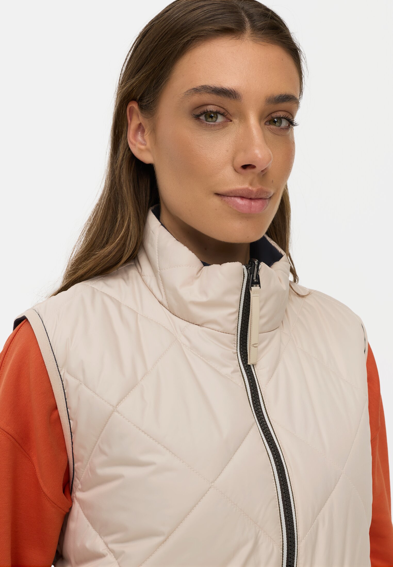 Women Reversible vest with 2-way zipper Oats worn detail close
