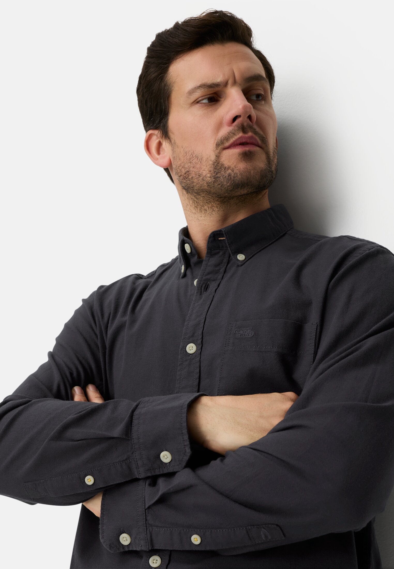 Herren Langarm Shirt mit antibakterieller Funktion Navyblau getragen emotional