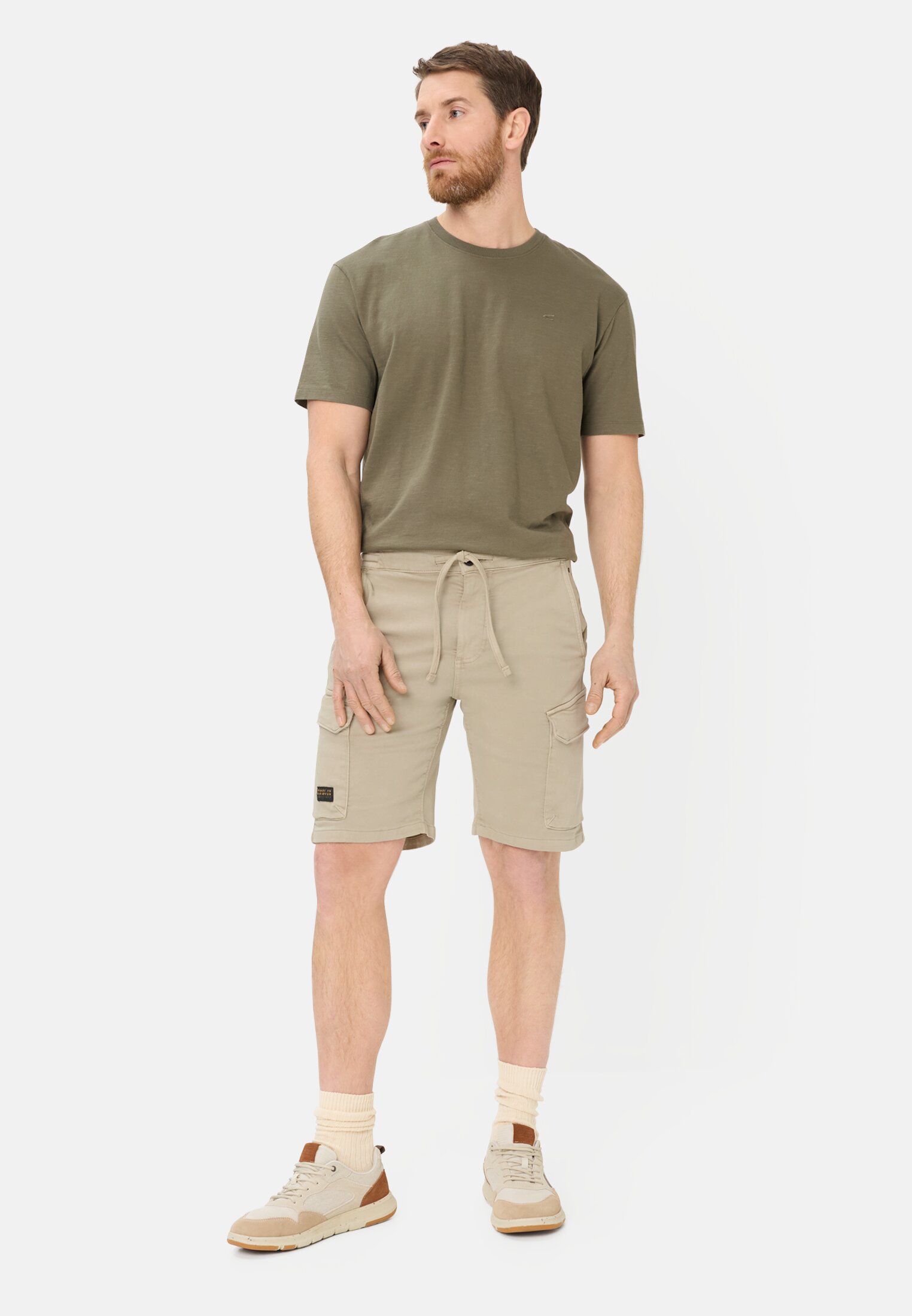 Herren fleXXXactive® Shorts mit Tunnelzug Beige getragen vorne Ganzkörper