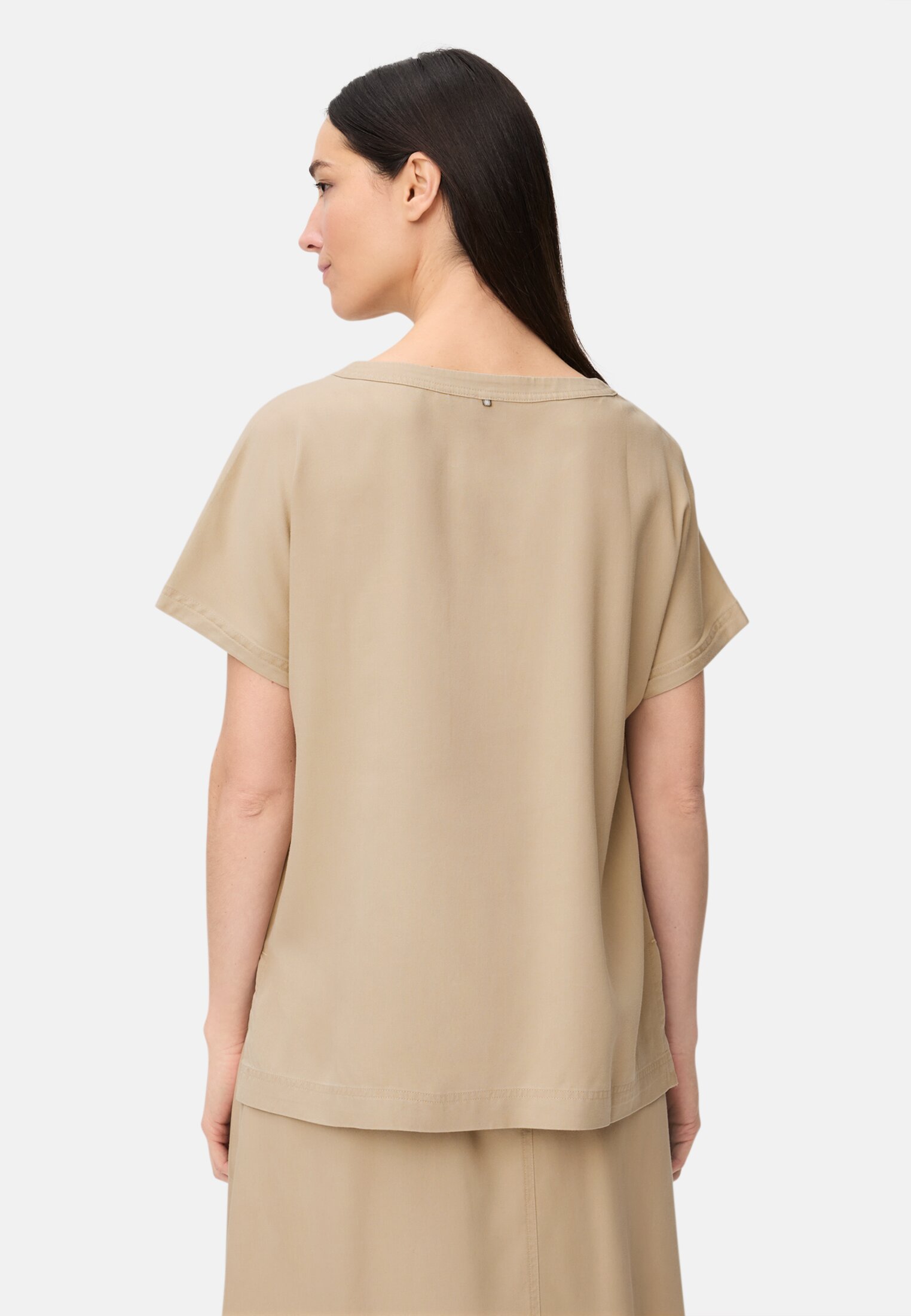 Women Short-sleeved T-shirt with a chest pocket Sand worn back