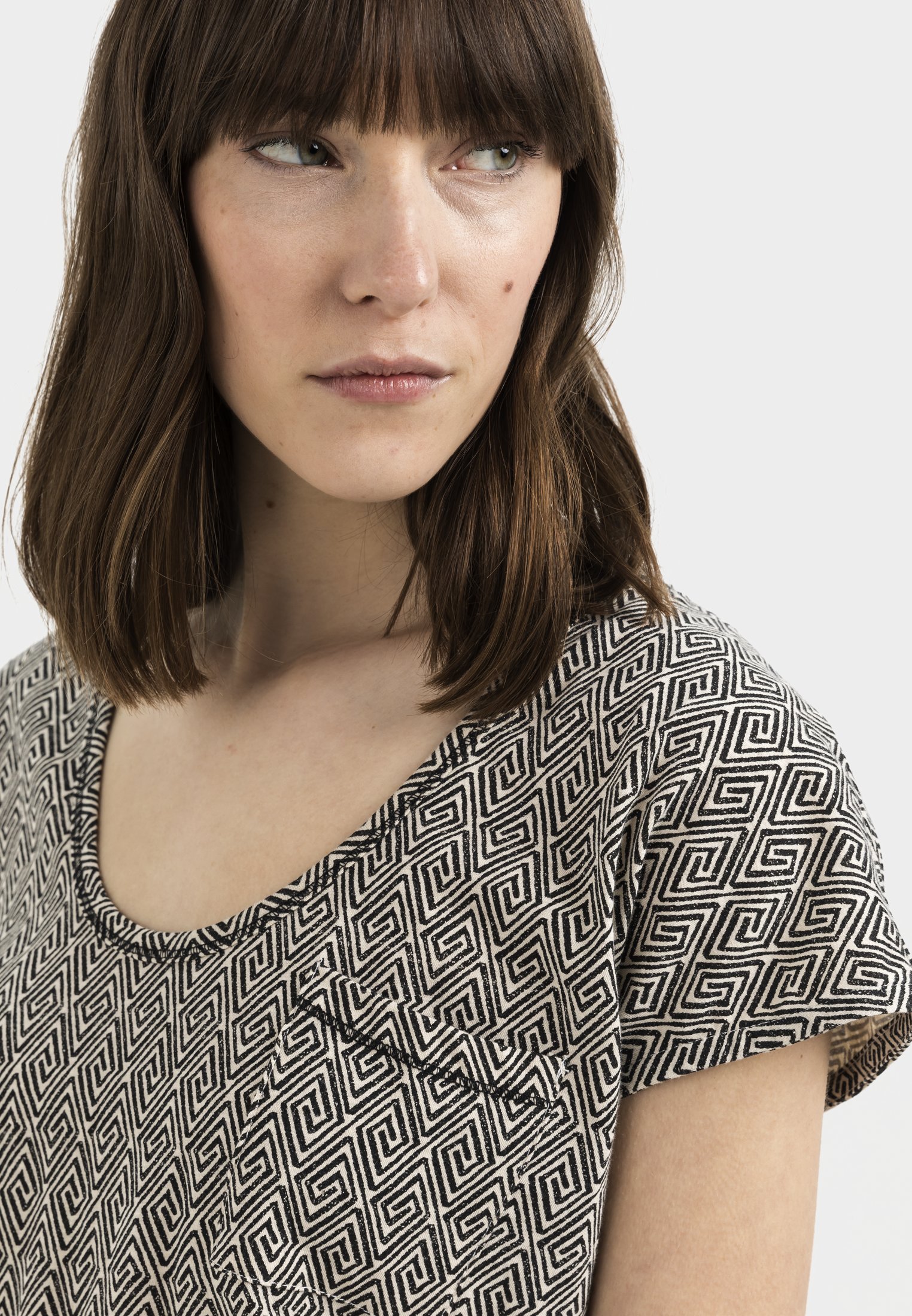 309624-5T77-10_M5-00.jpg