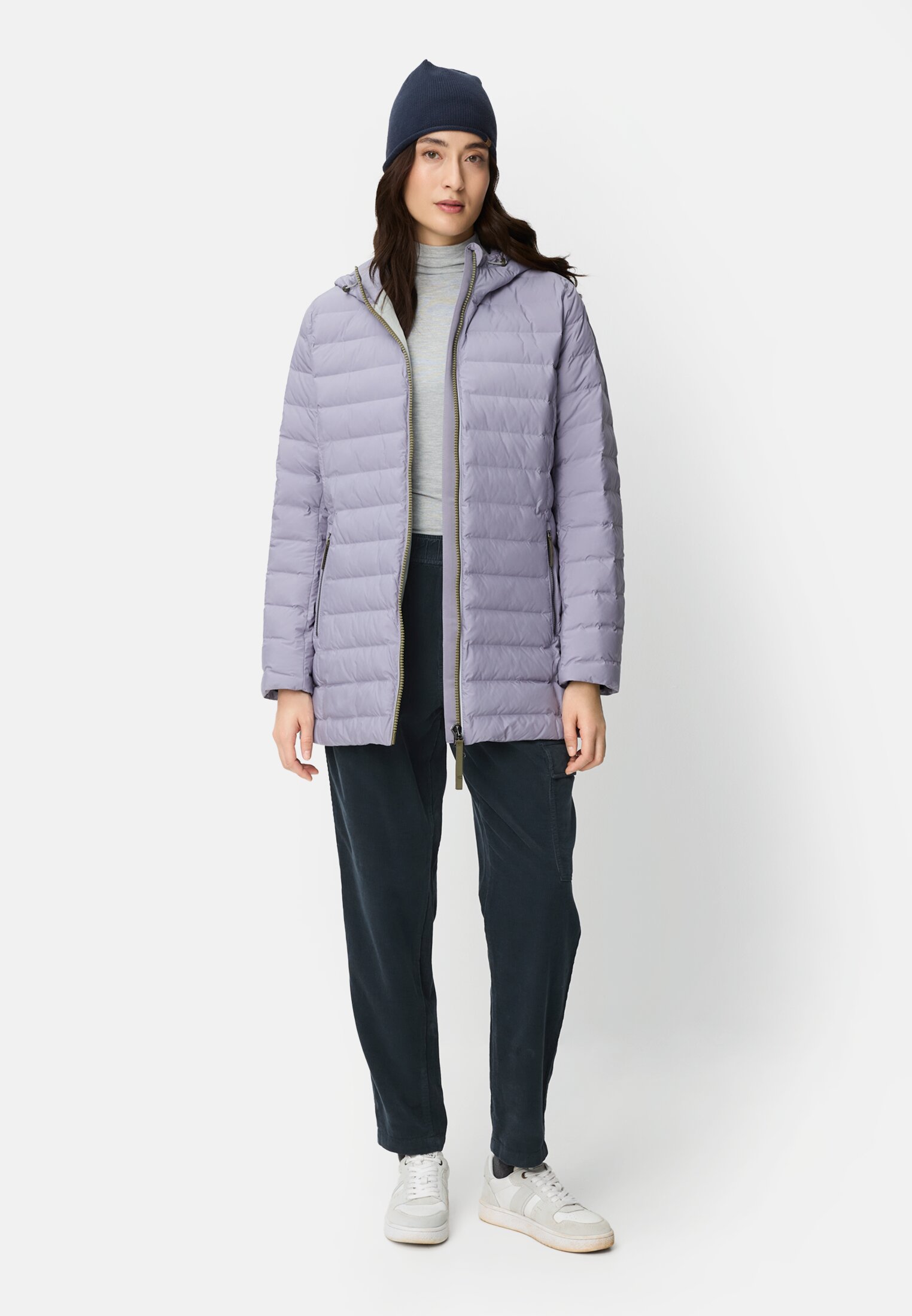 Damen Cargo-Hose aus reiner Baumwolle Nachtblau getragen vorne Ganzkörper