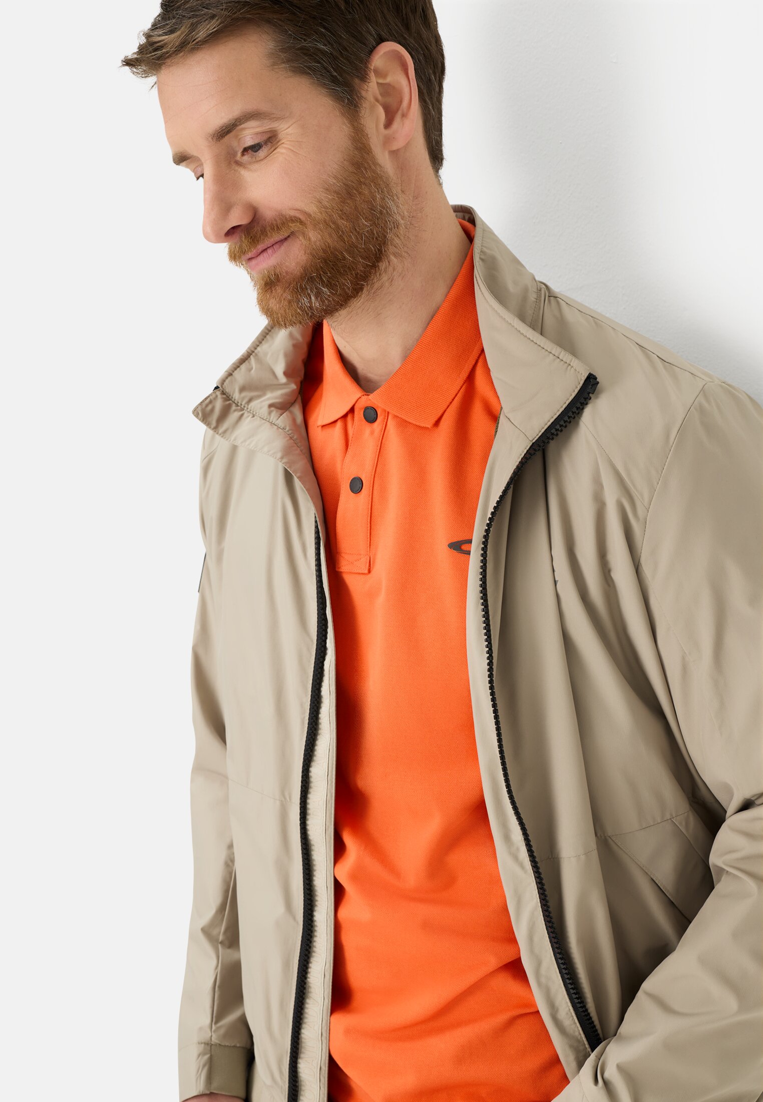 Herren Poloshirt mit Kontrastdetails Orange getragen emotional