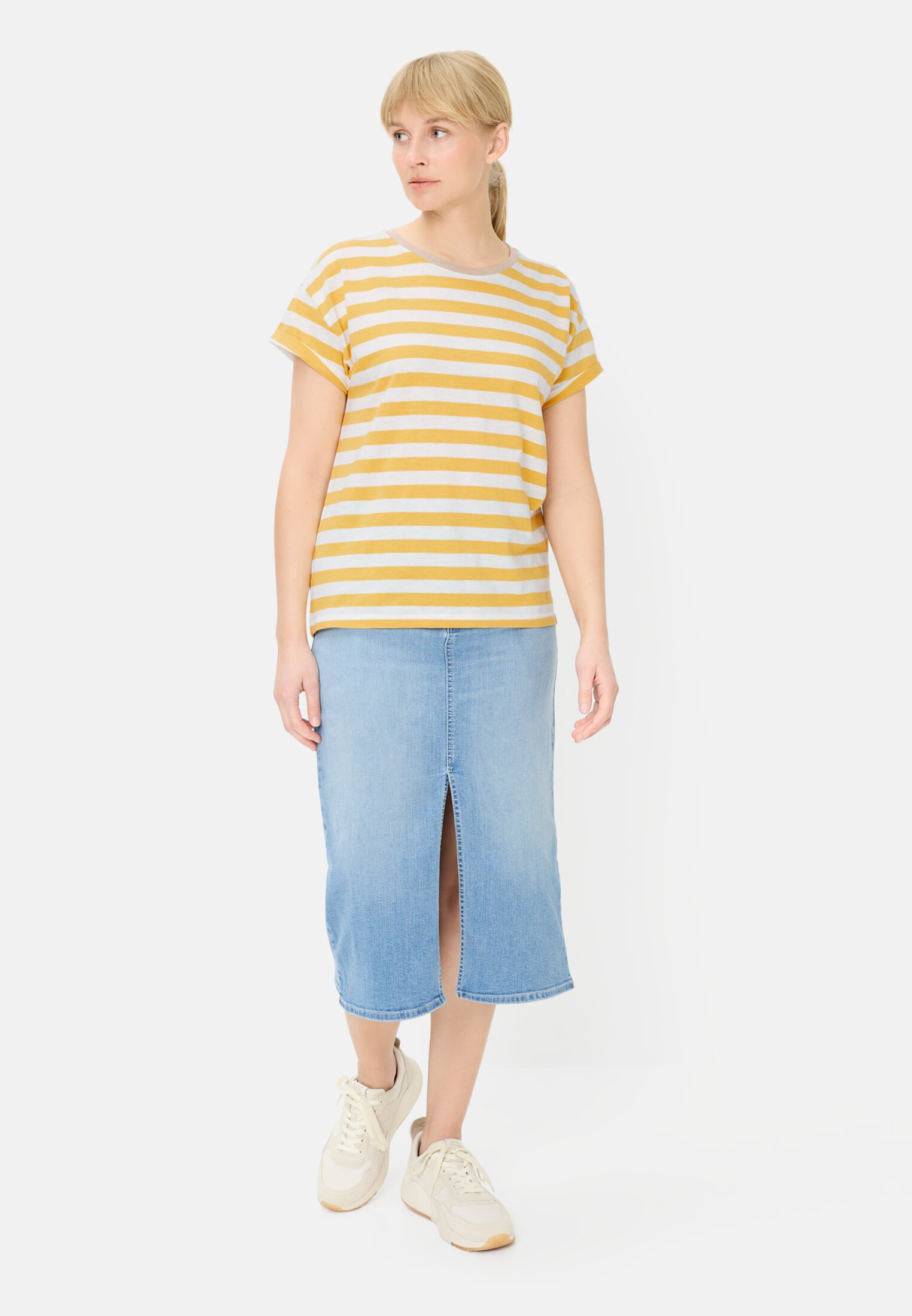 Damen T-Shirt aus reiner Baumwolle Gelb getragen vorne Ganzkörper