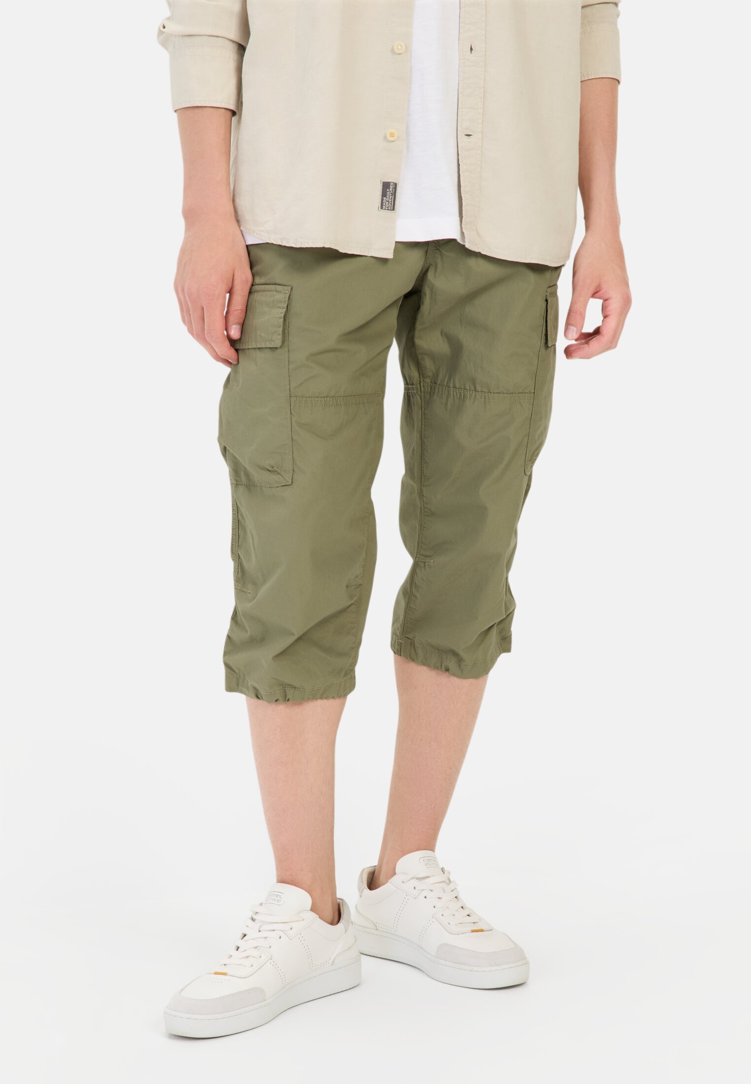 Heren 3/4 cargoshort met regular fit Khaki gedragen voor