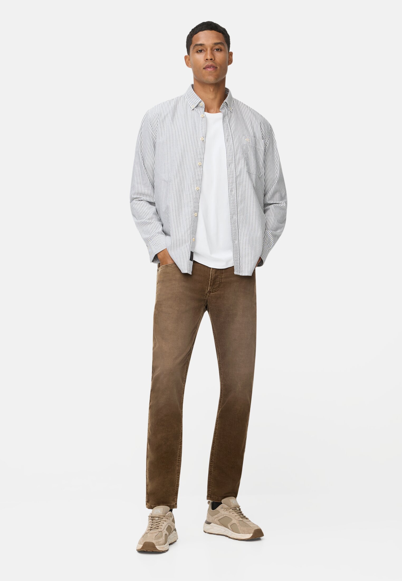 Men Slim Fit 5-pocket trousers Sepia brown worn front full body
