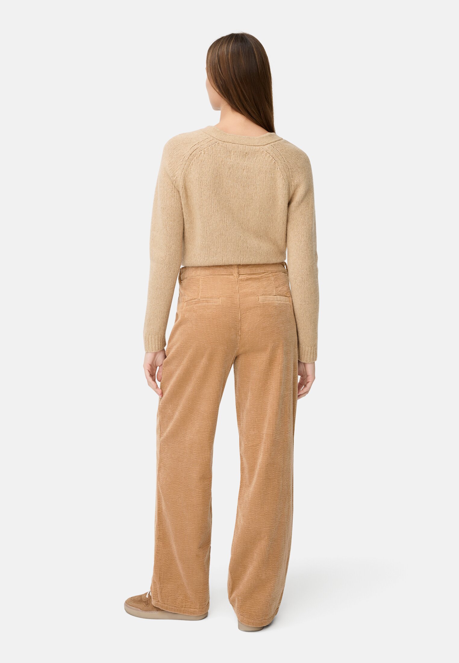 Women Relaxed fit chino trousers made of cotton Caramel worn back