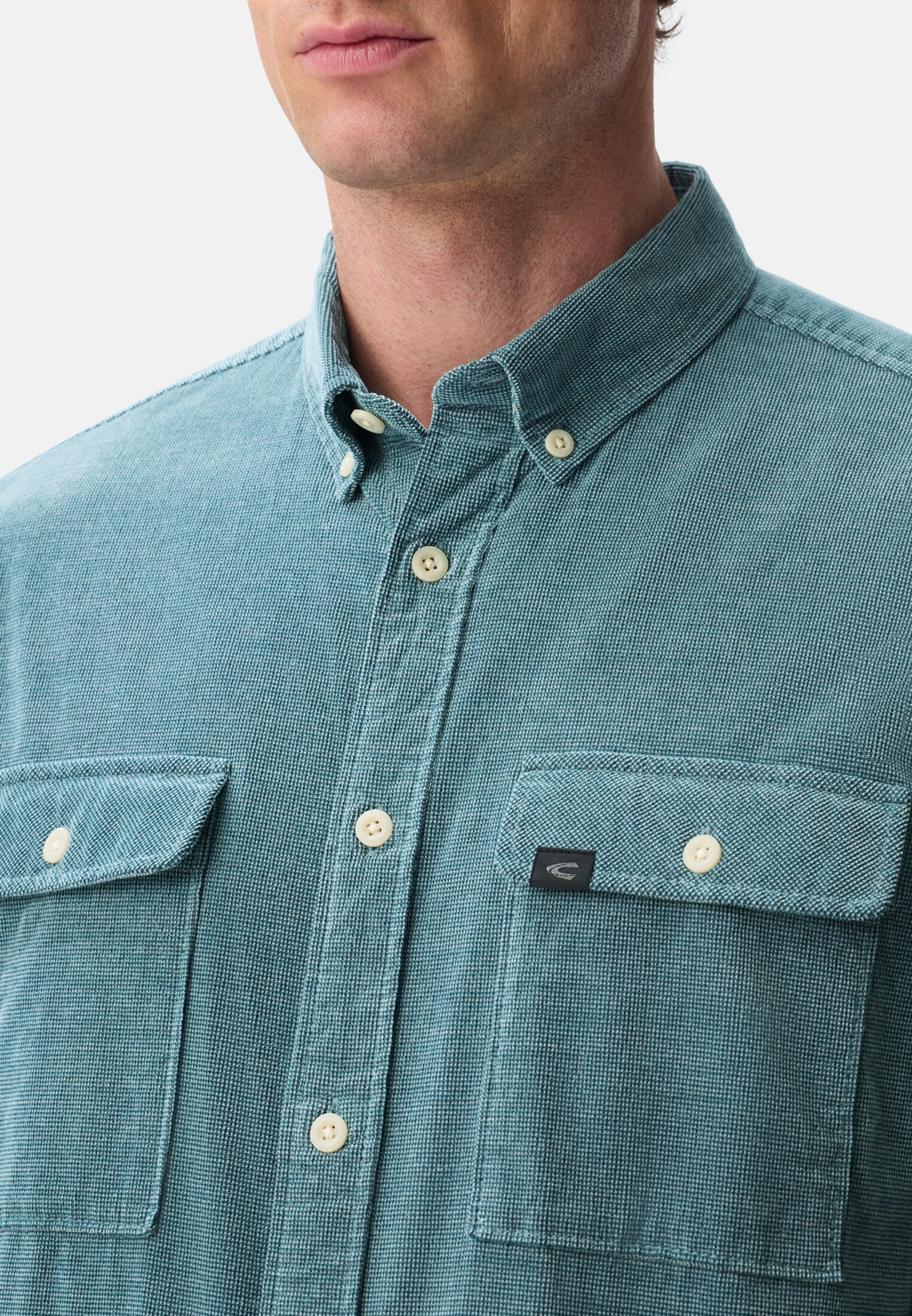 Men Corduroy shirt with 2-way stretch Tidal Blue worn detail close