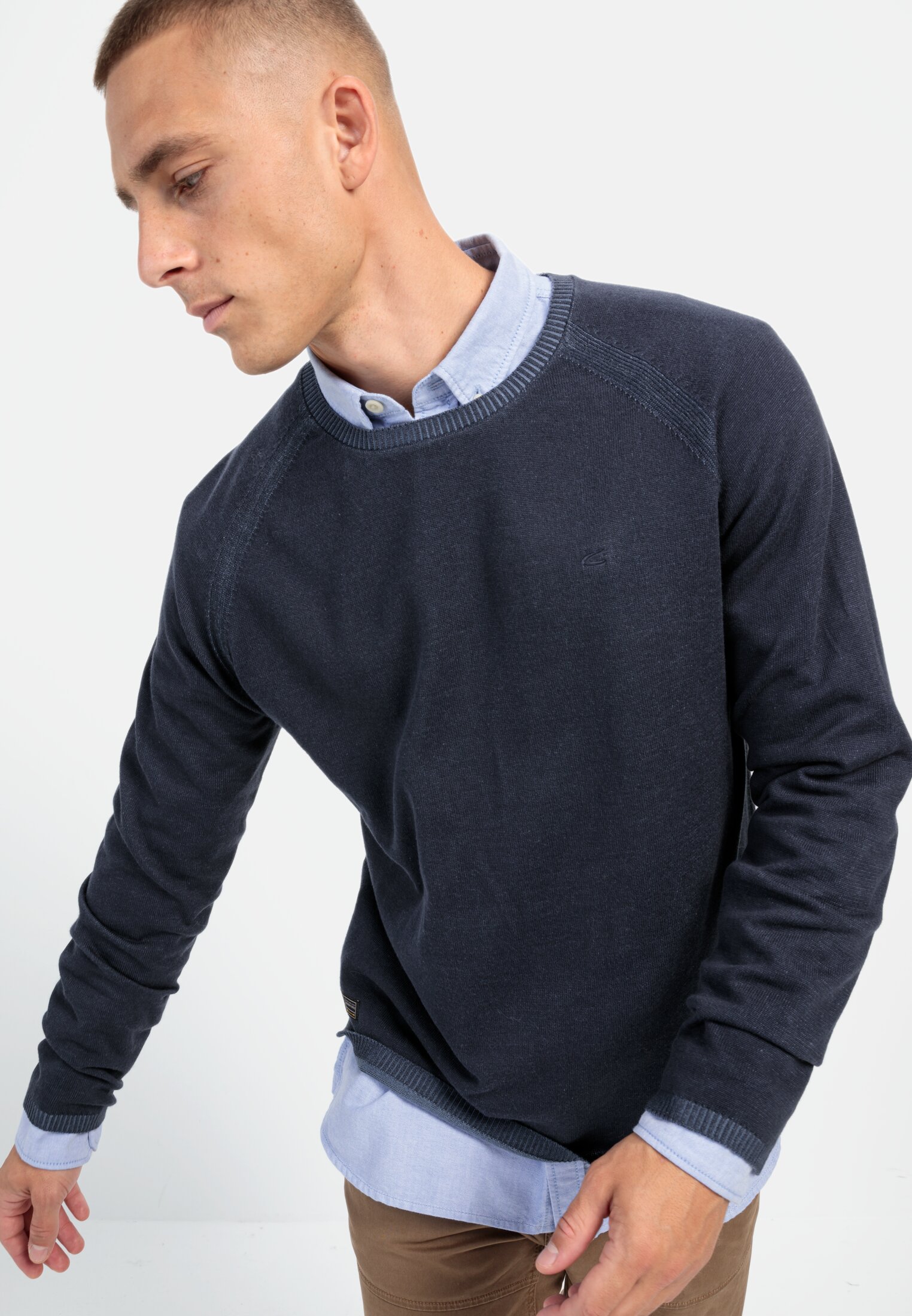 Men Crewneck Sweater made from pure Cotton Night Blue worn emotional