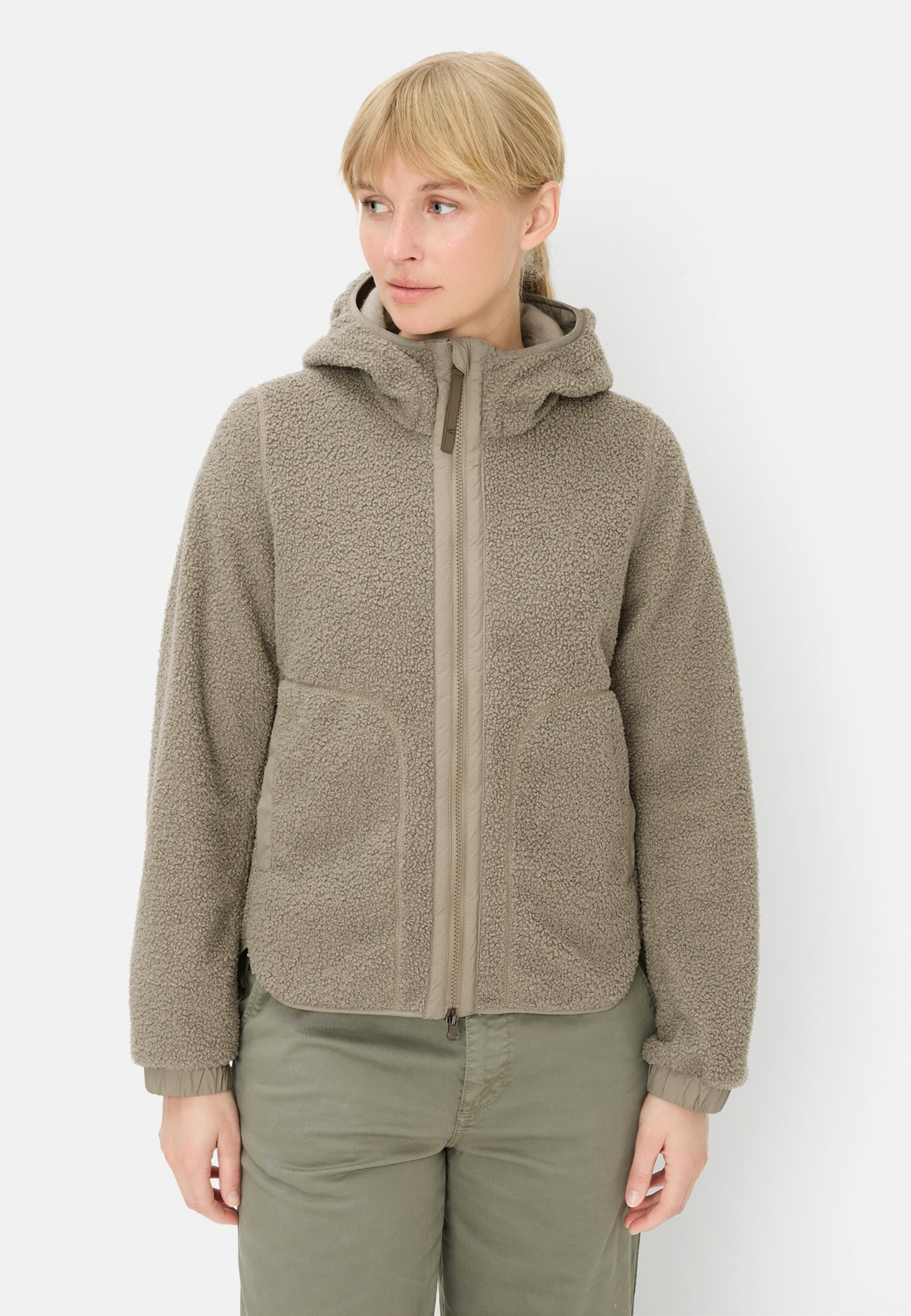 Damen Polar-Fleecejacke mit fester Kapuze Salbei getragen vorn