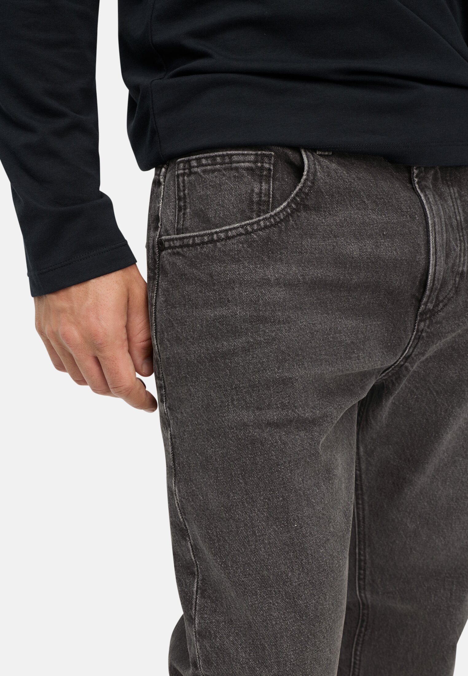 Herren 5-Pkt Loose Fit Jeans aus reiner Baumwolle Graphitgrau getragen detailliert nah