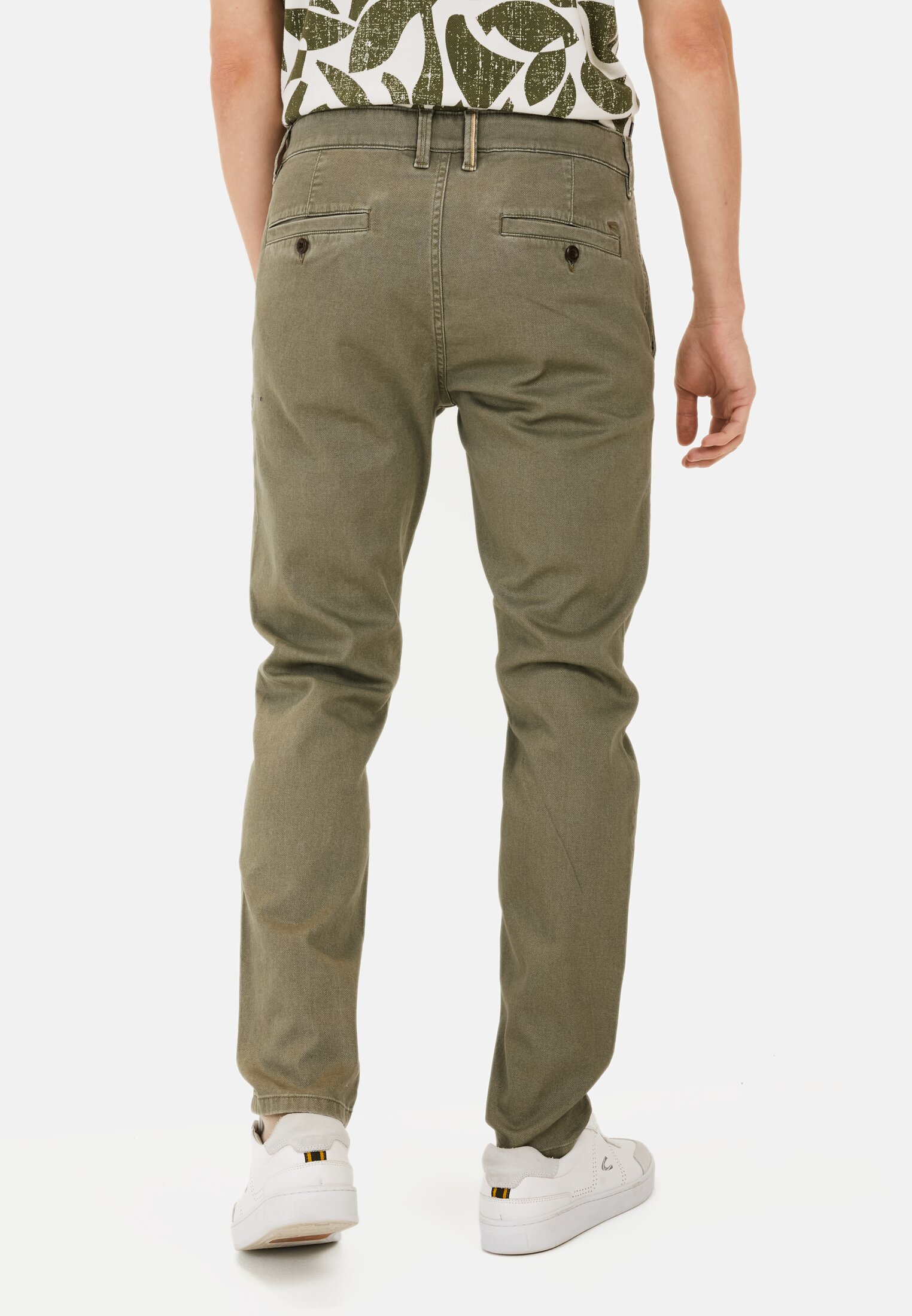 Herren Basic Chino Slim Fit Grün getragen hinten