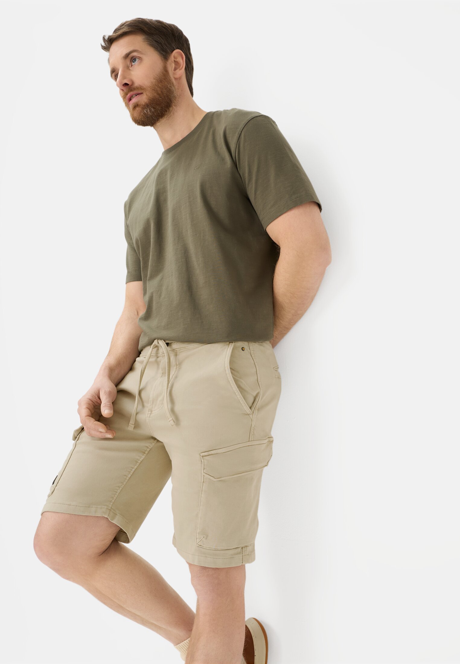 Herren fleXXXactive® Shorts mit Tunnelzug Beige getragen emotional